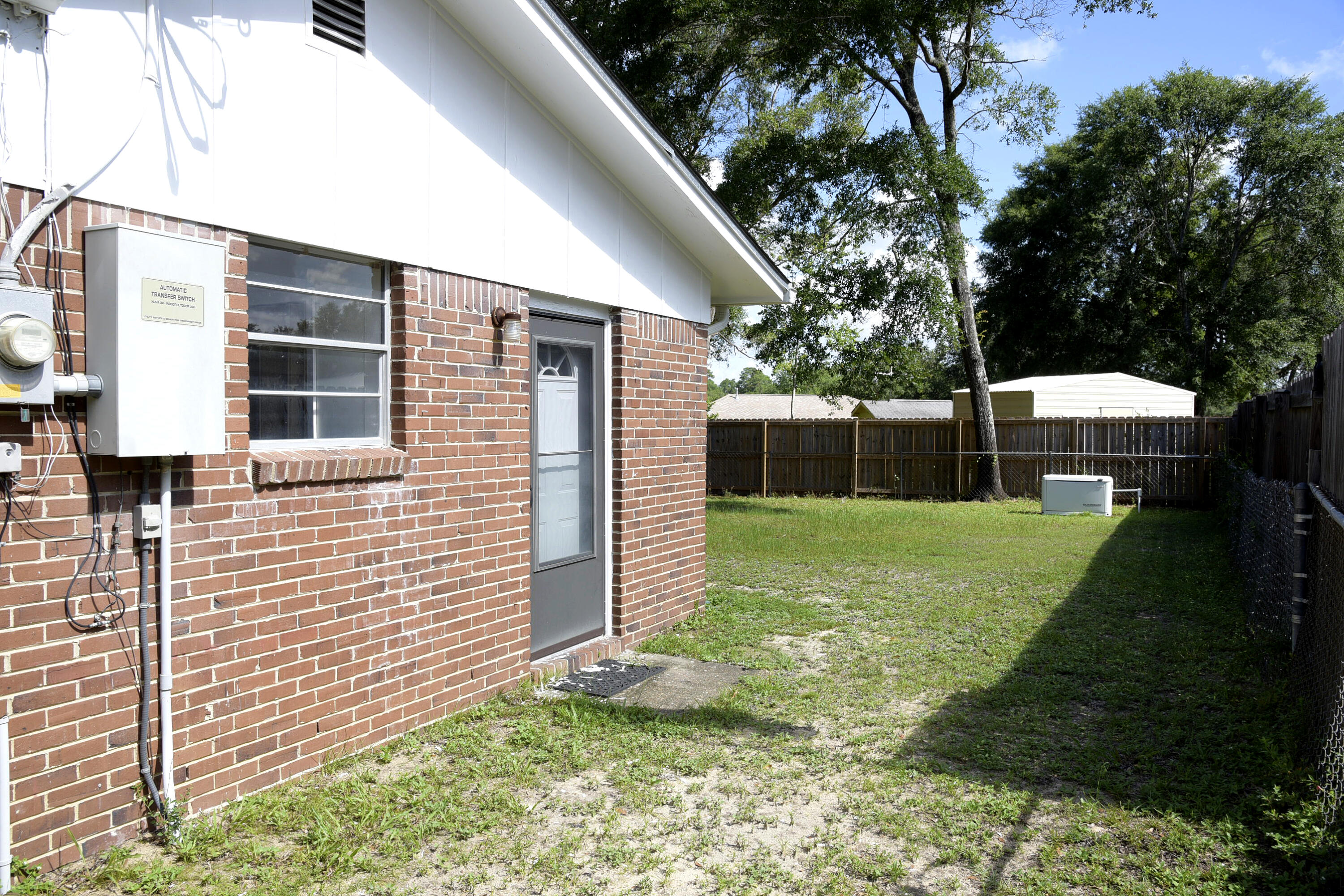 CAROL ANNE MANOR LOT 5 BLK D - Residential Lease