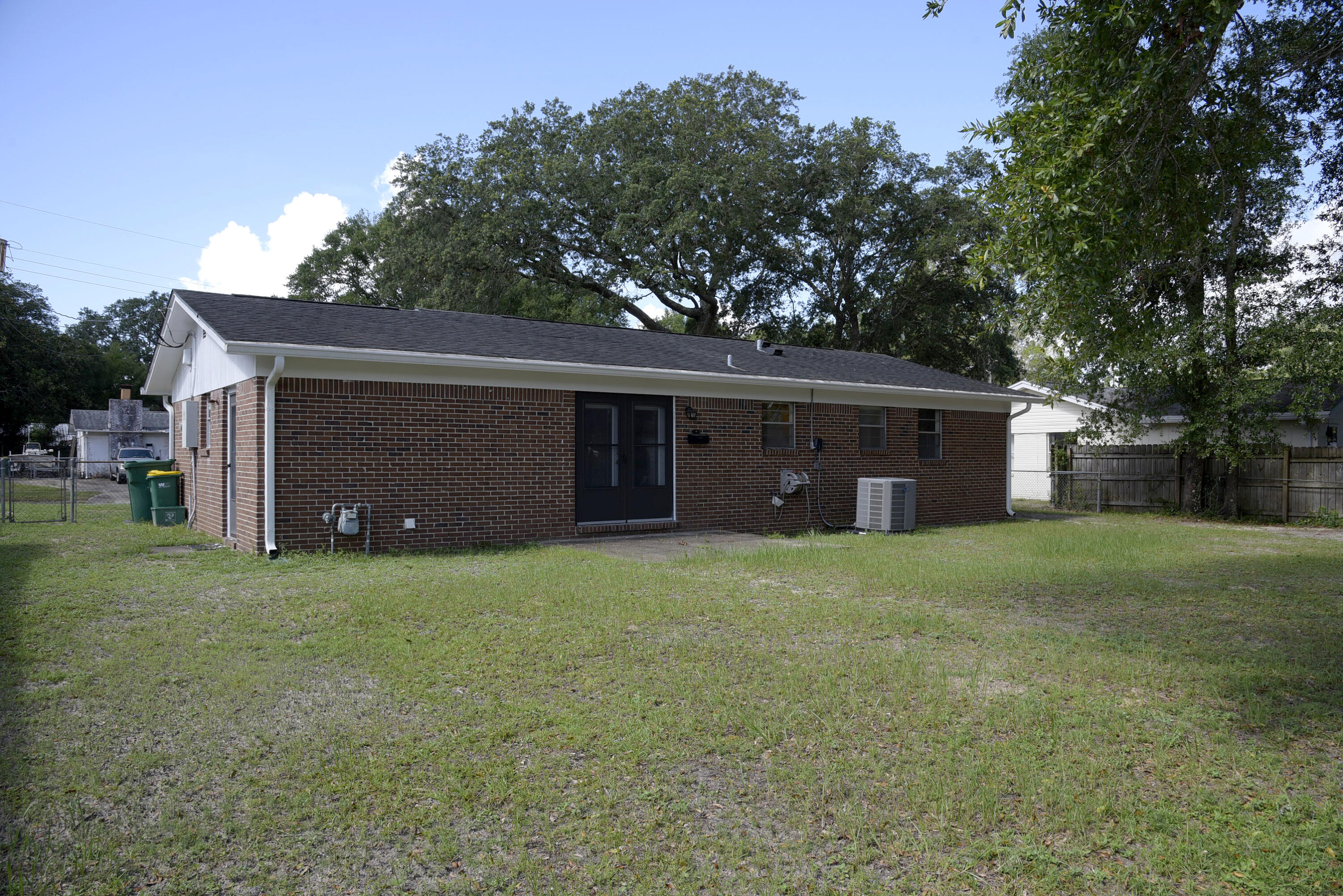 CAROL ANNE MANOR LOT 5 BLK D - Residential Lease