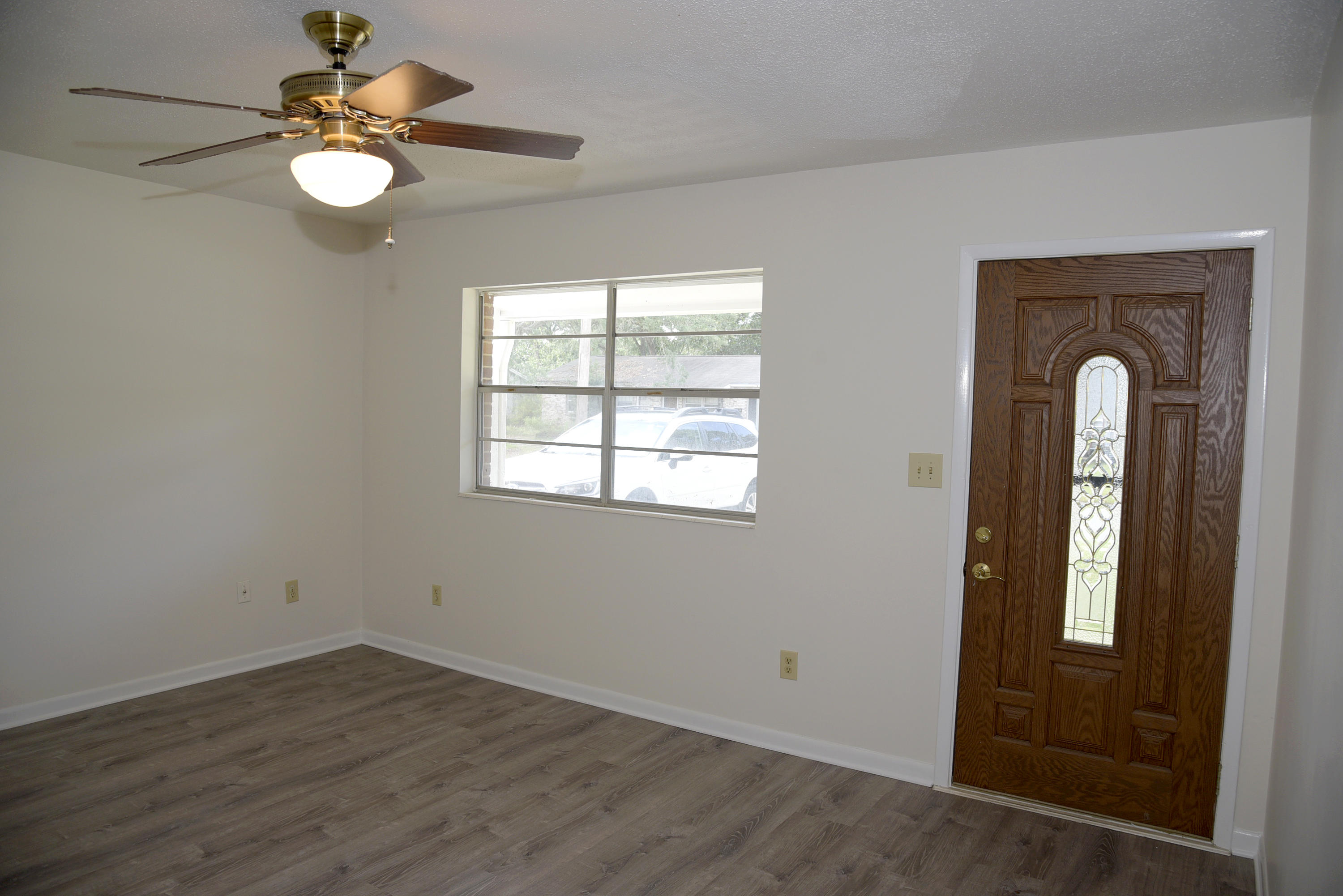 CAROL ANNE MANOR LOT 5 BLK D - Residential Lease