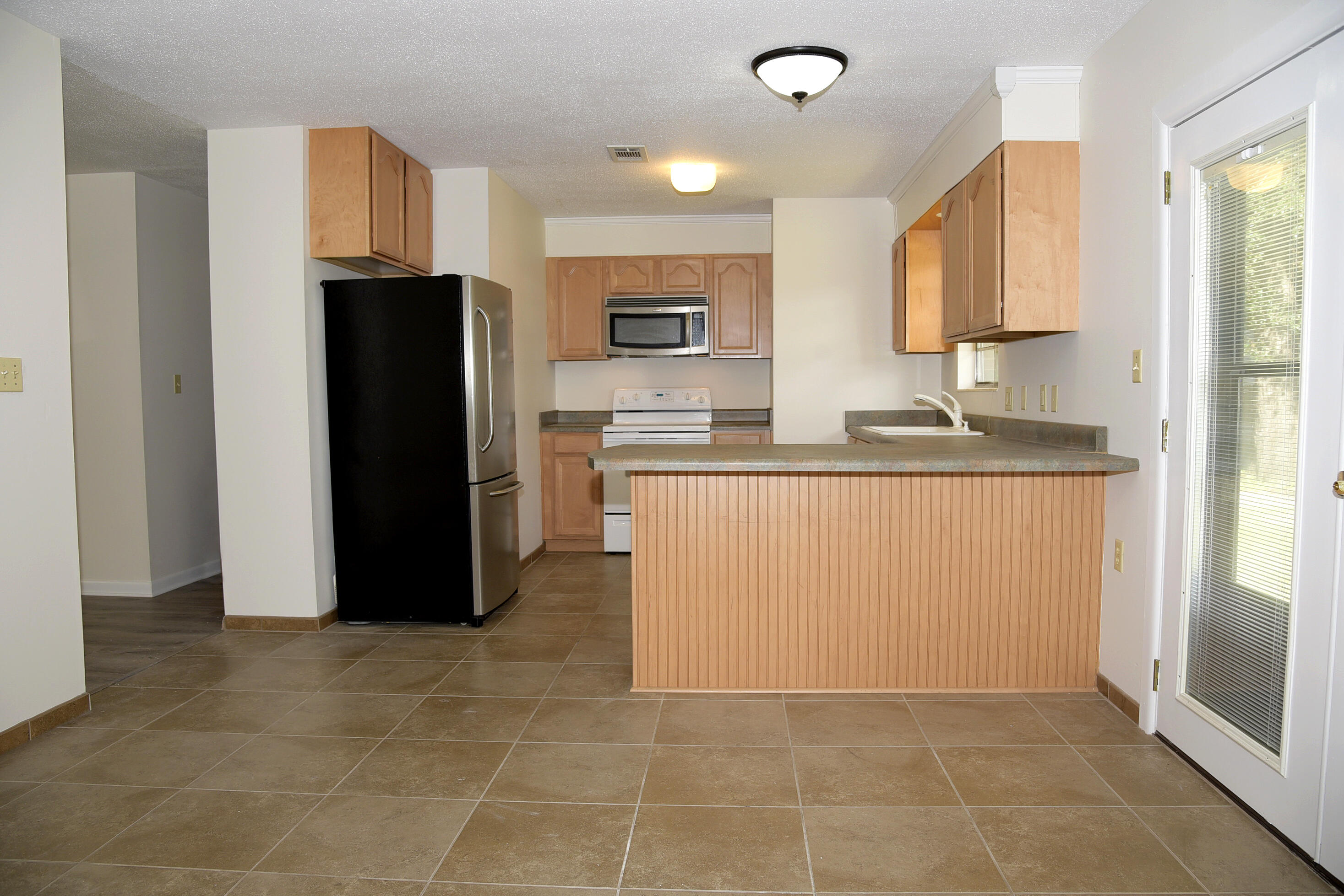 CAROL ANNE MANOR LOT 5 BLK D - Residential Lease