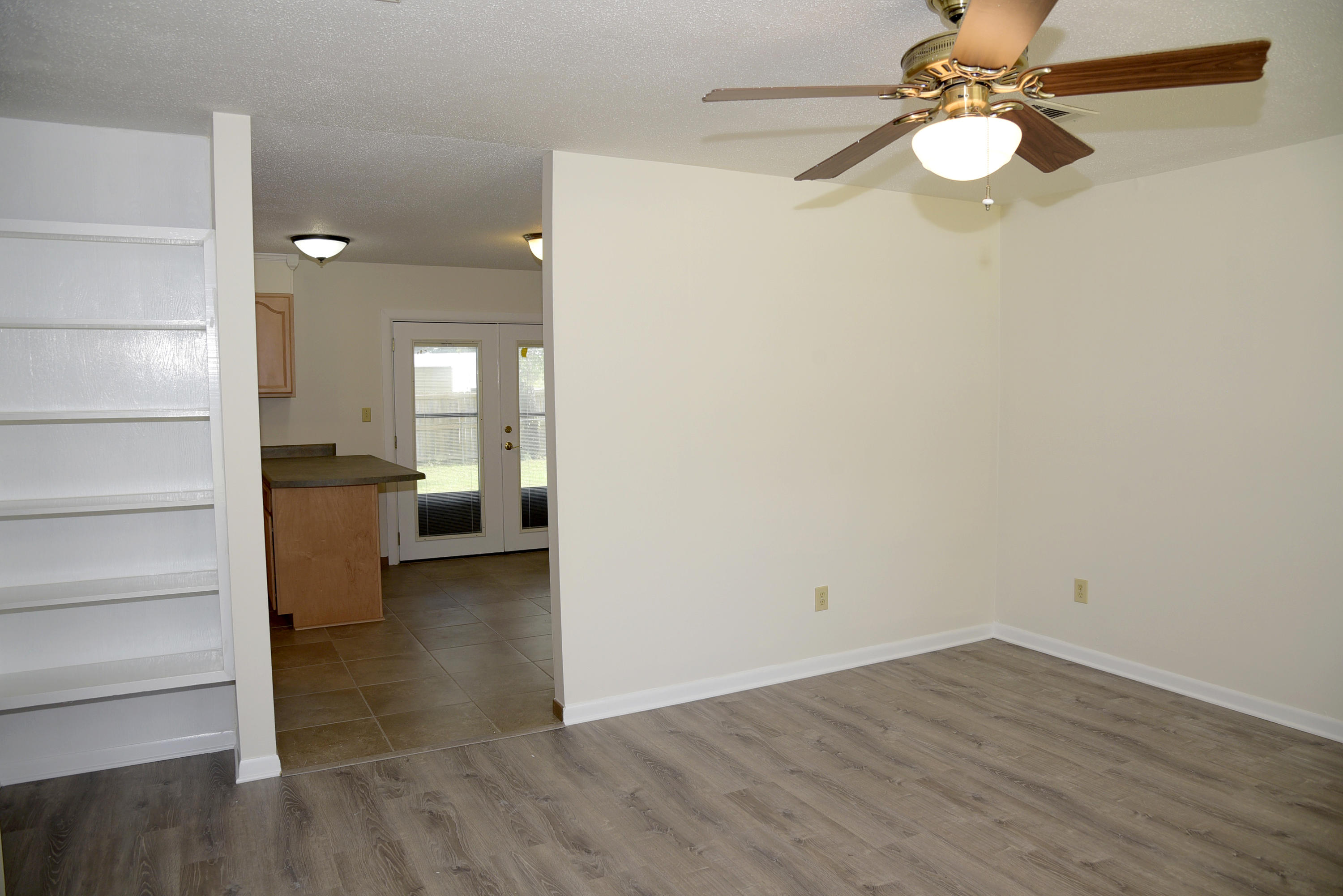 CAROL ANNE MANOR LOT 5 BLK D - Residential Lease