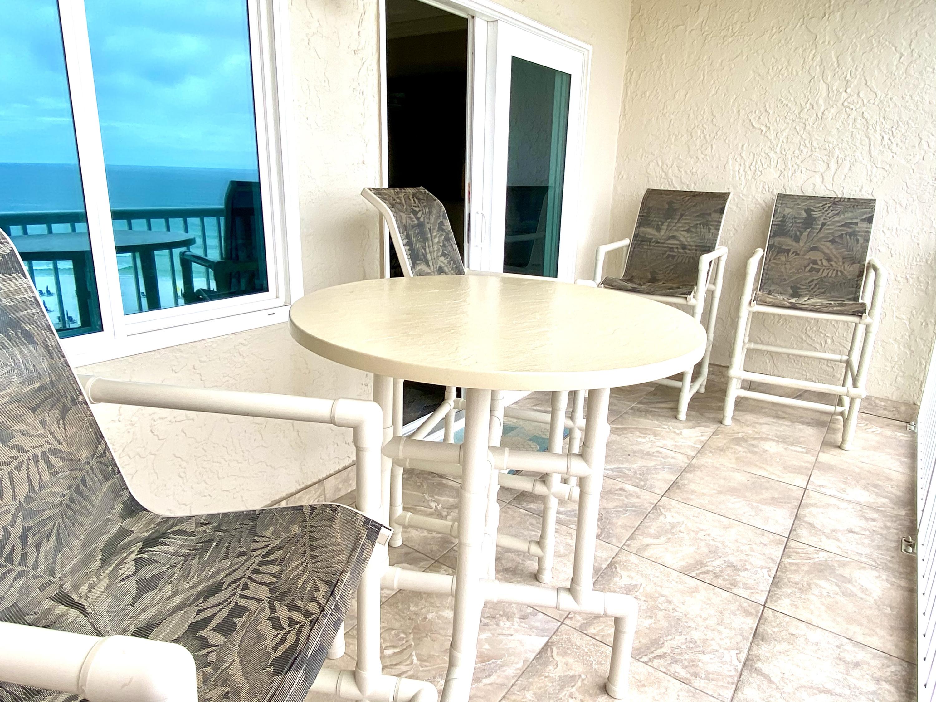 HOLIDAY SURF & RACQUET CLUB - Residential