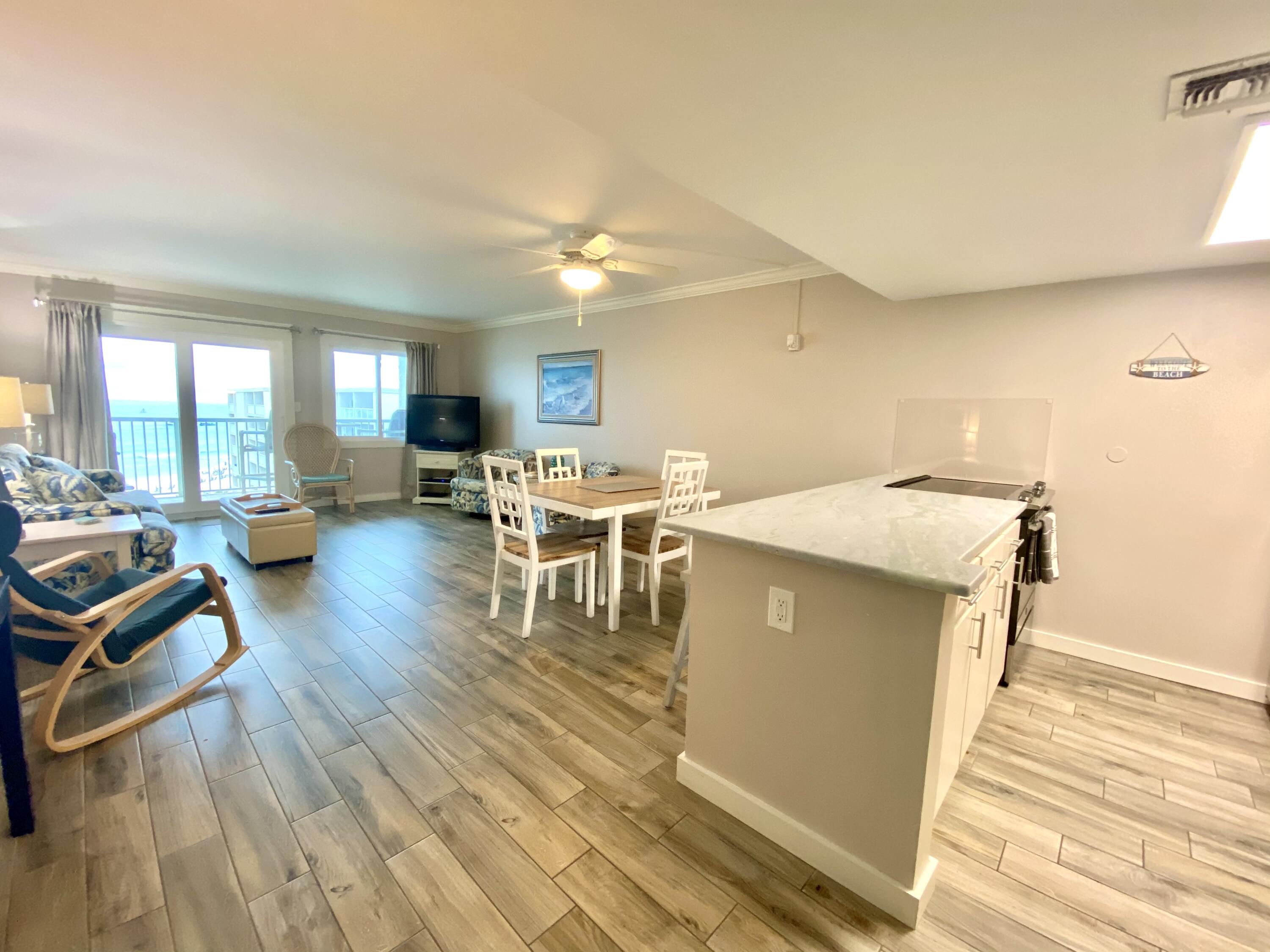 HOLIDAY SURF & RACQUET CLUB - Residential