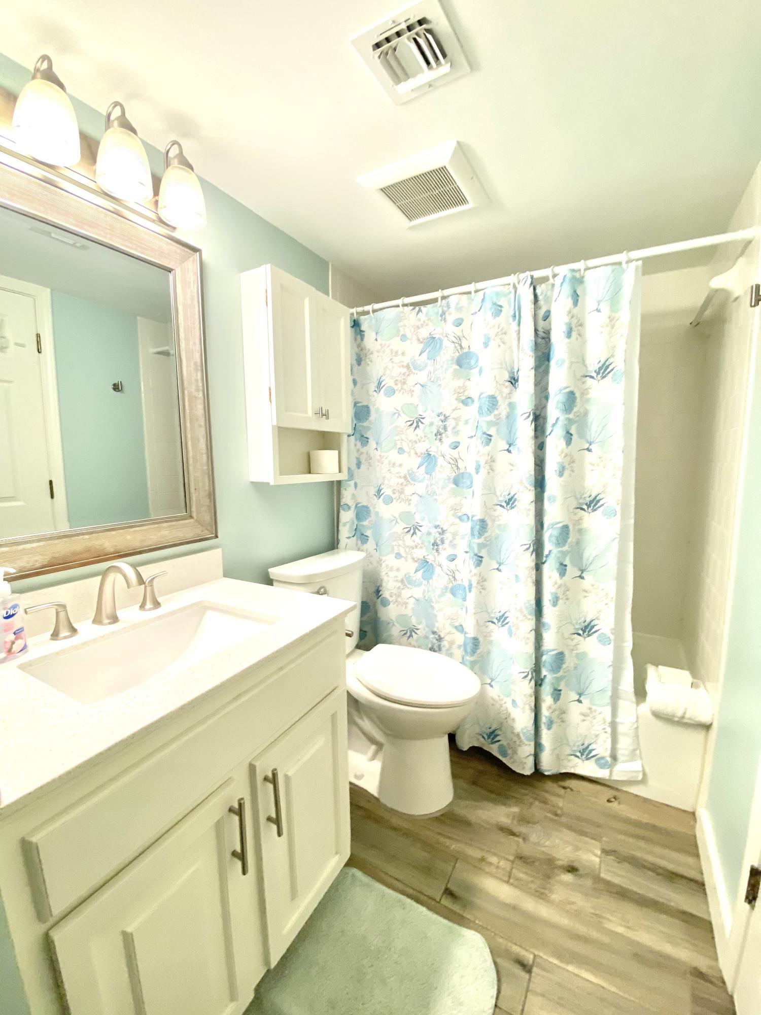 HOLIDAY SURF & RACQUET CLUB - Residential