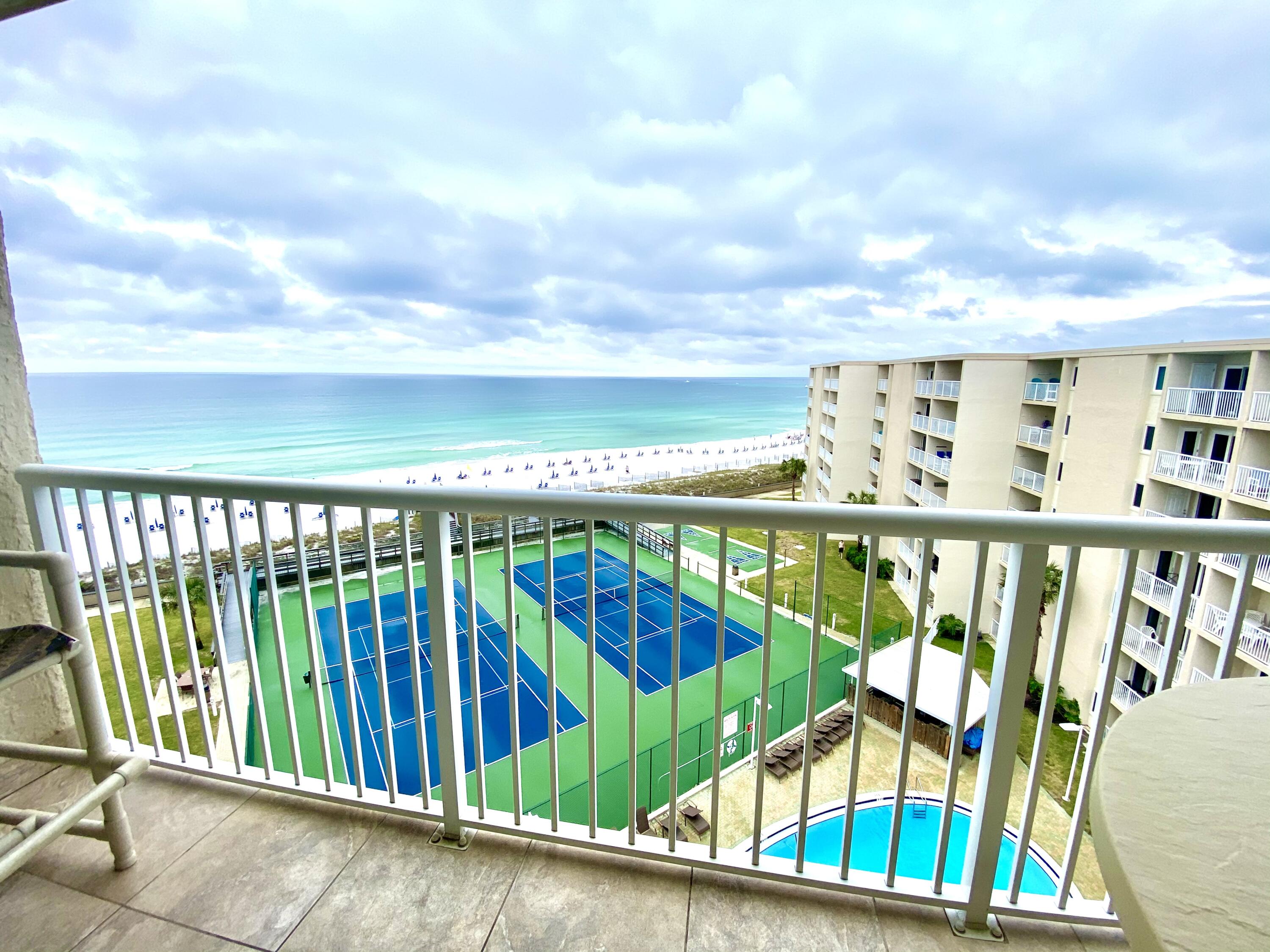 HOLIDAY SURF & RACQUET CLUB - Residential