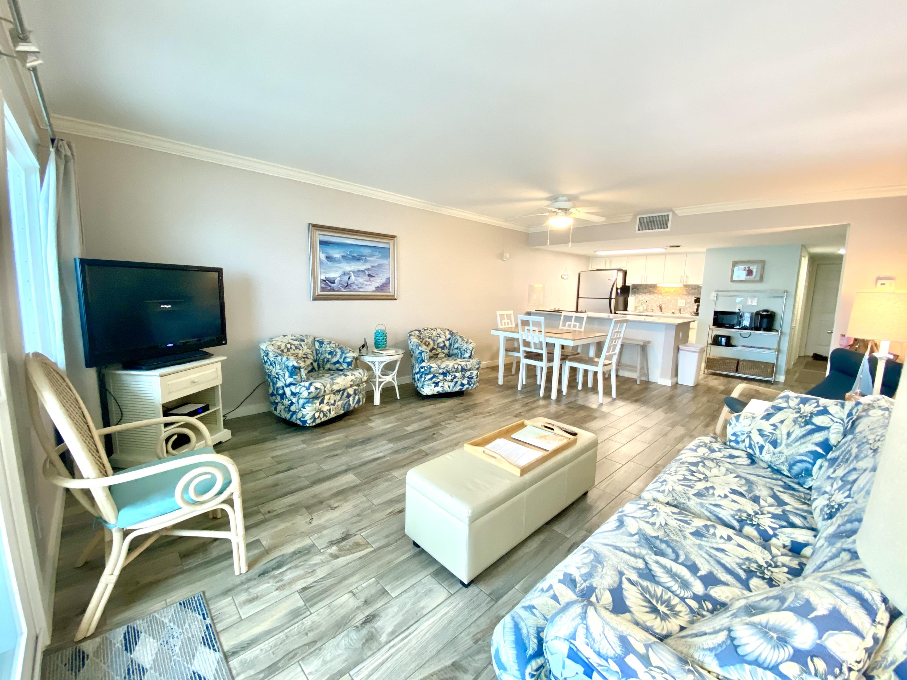 HOLIDAY SURF & RACQUET CLUB - Residential