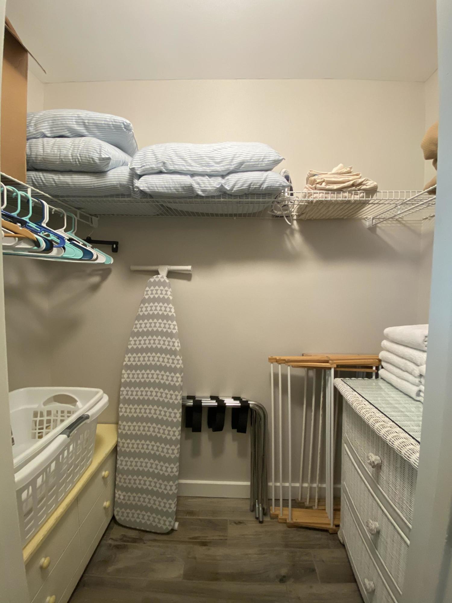 HOLIDAY SURF & RACQUET CLUB - Residential