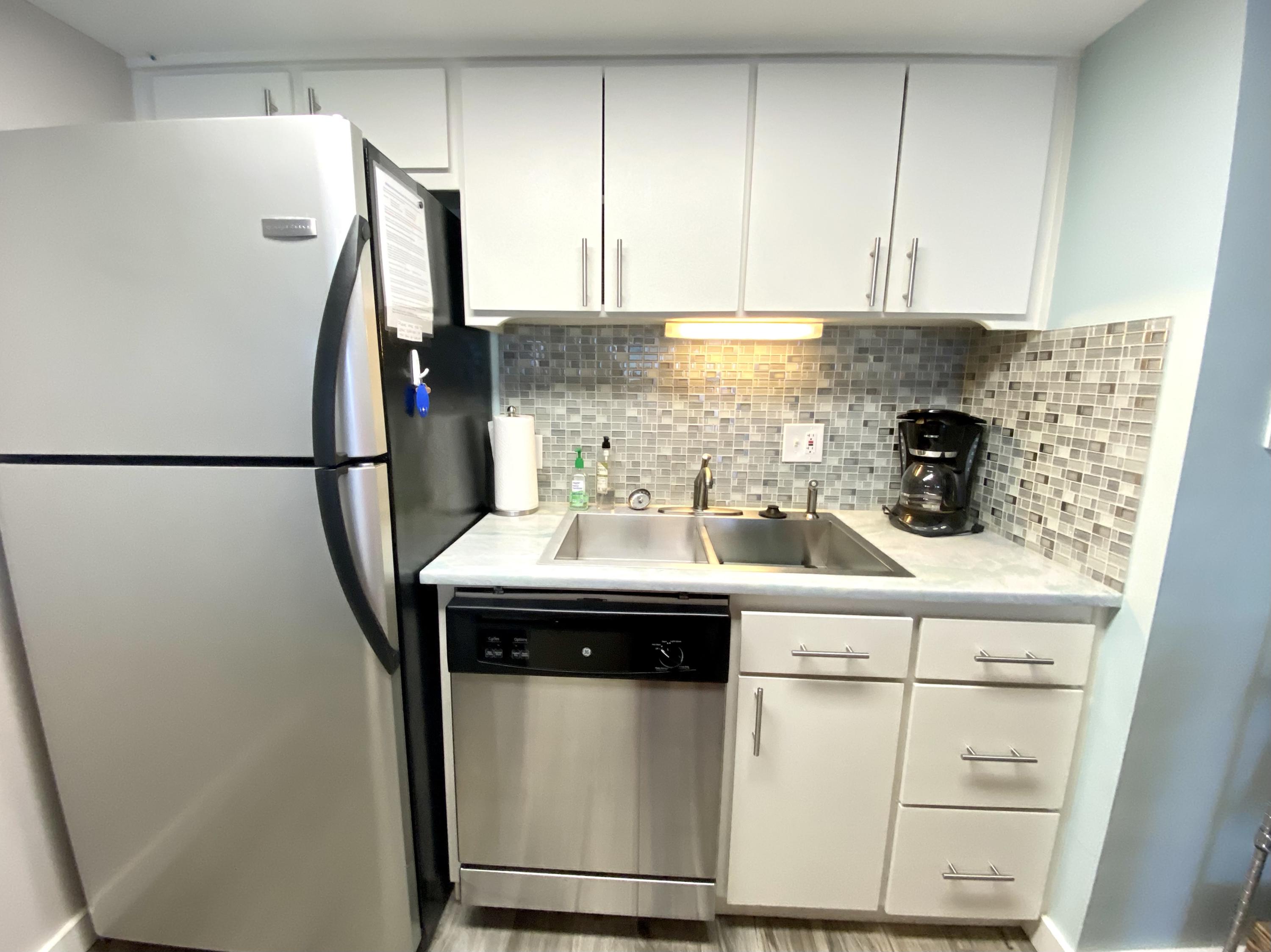 HOLIDAY SURF & RACQUET CLUB - Residential