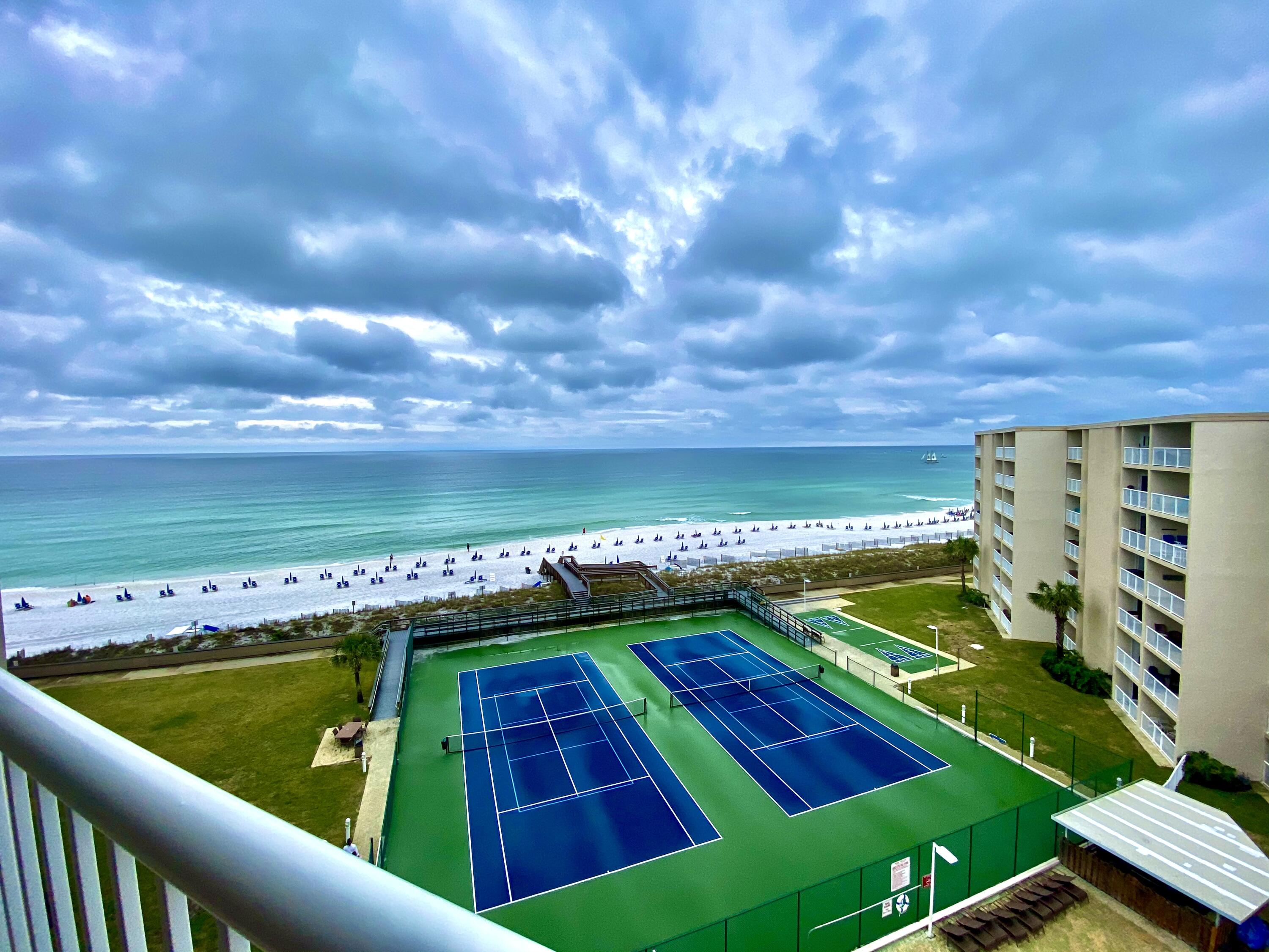 HOLIDAY SURF & RACQUET CLUB - Residential