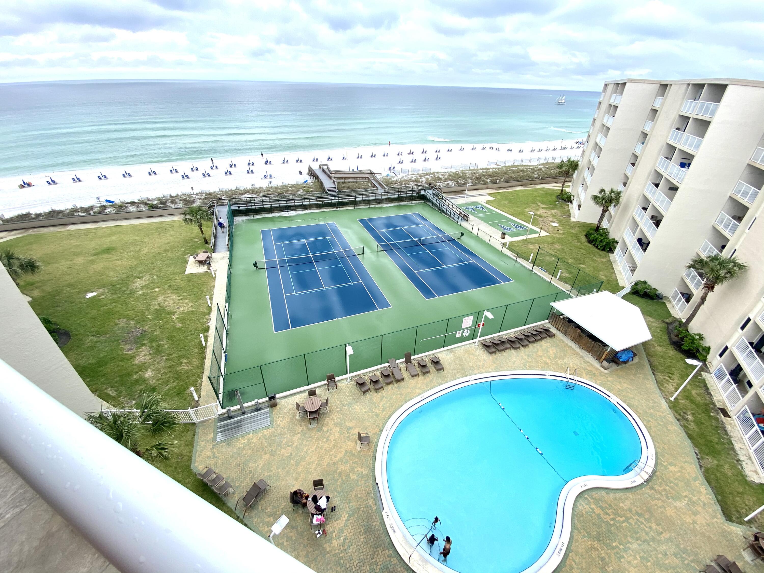 HOLIDAY SURF & RACQUET CLUB - Residential