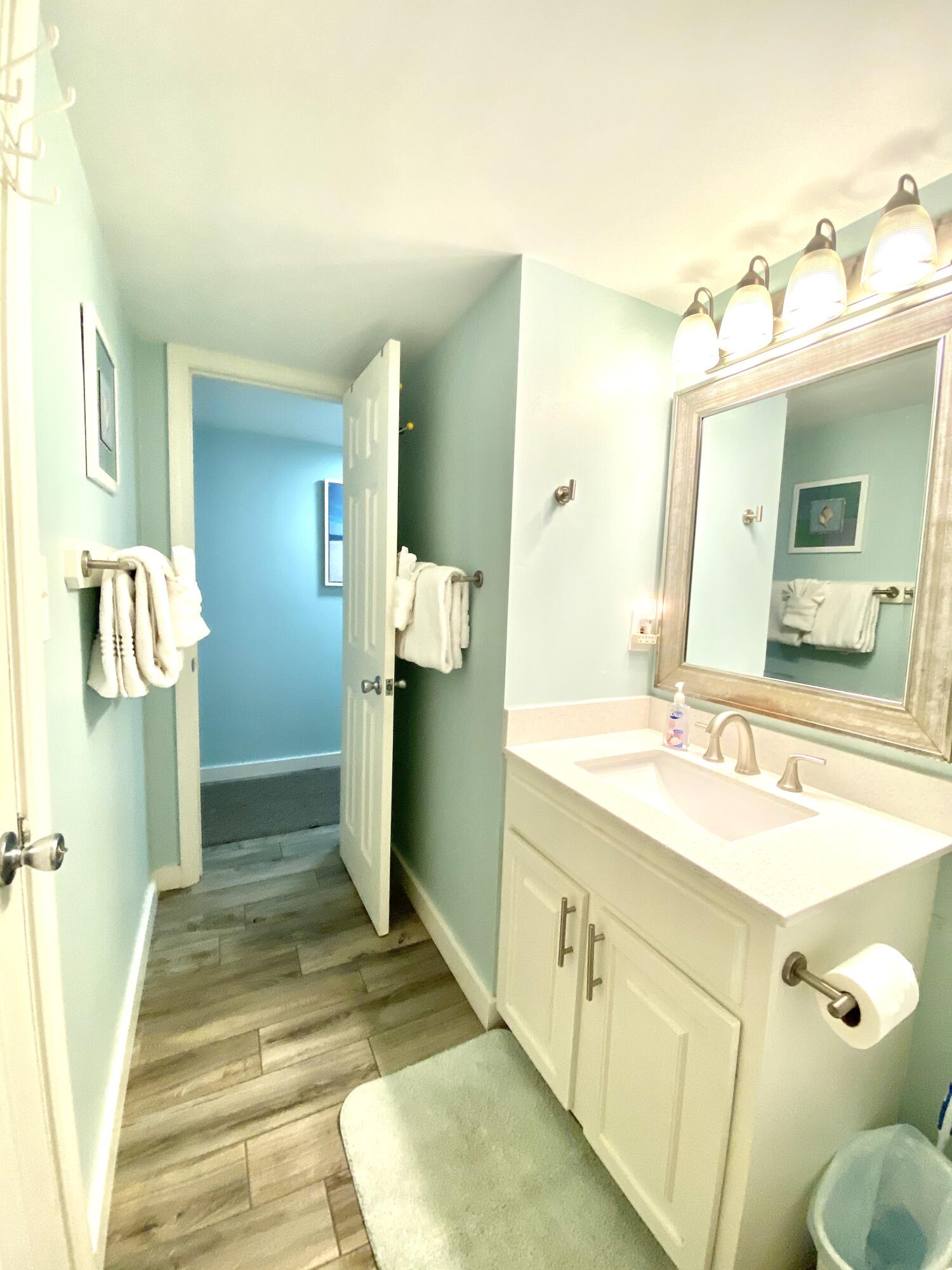 HOLIDAY SURF & RACQUET CLUB - Residential