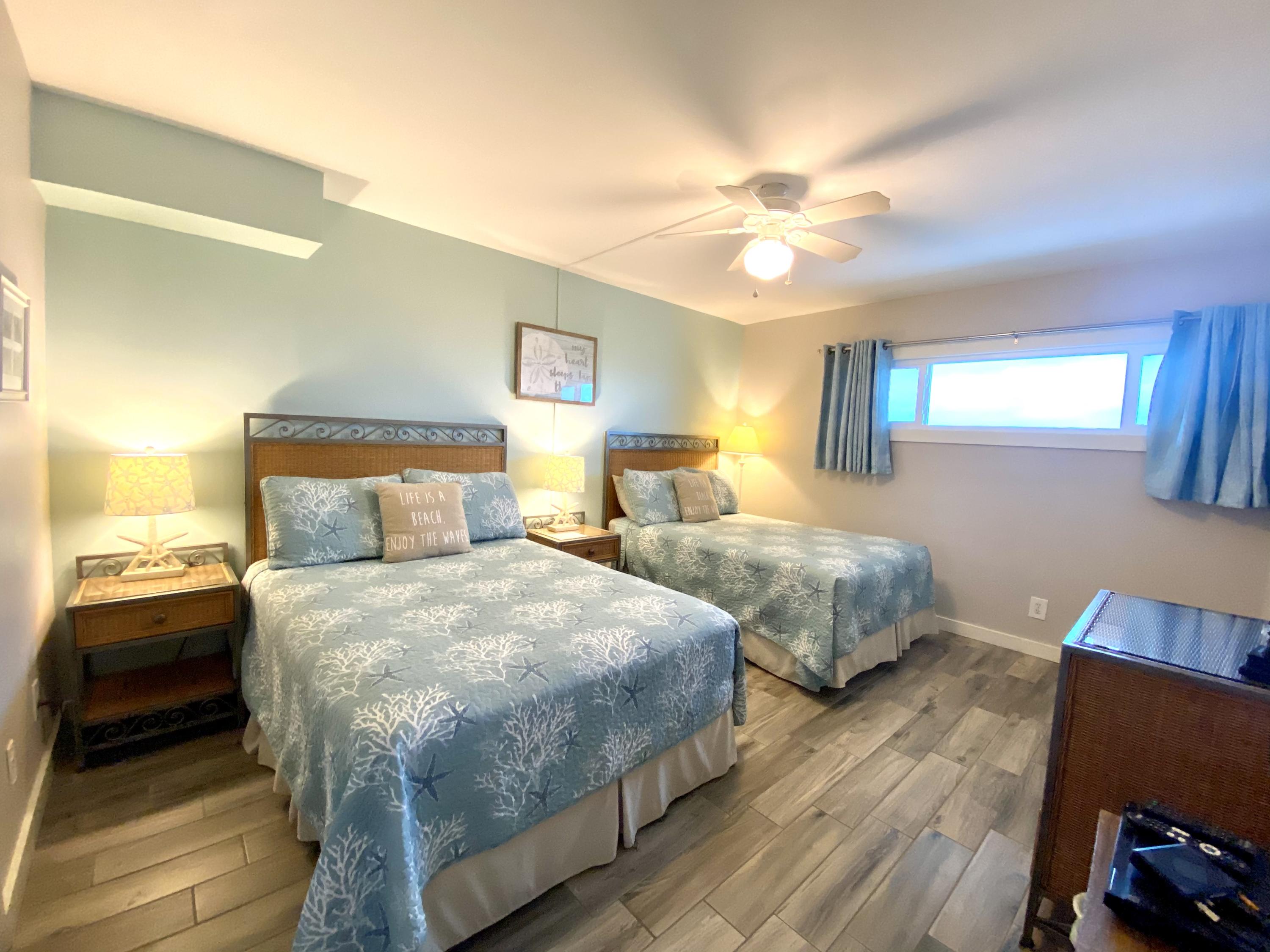 HOLIDAY SURF & RACQUET CLUB - Residential