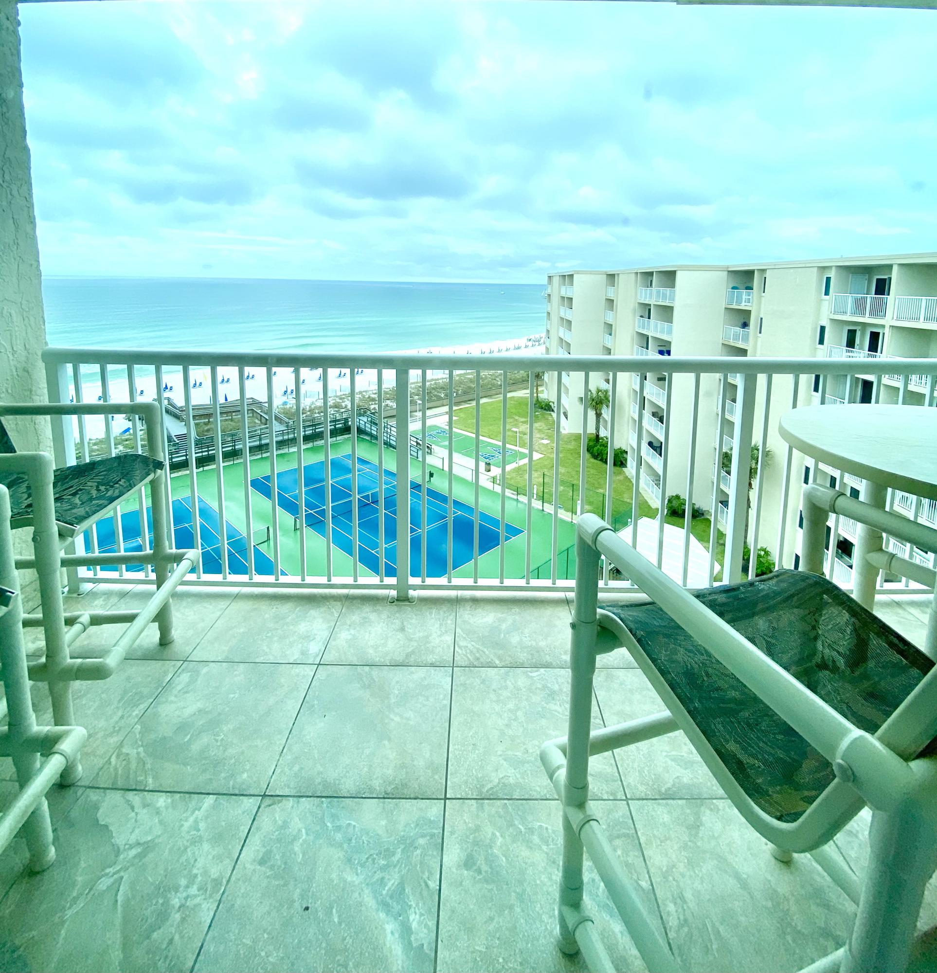 HOLIDAY SURF & RACQUET CLUB - Residential