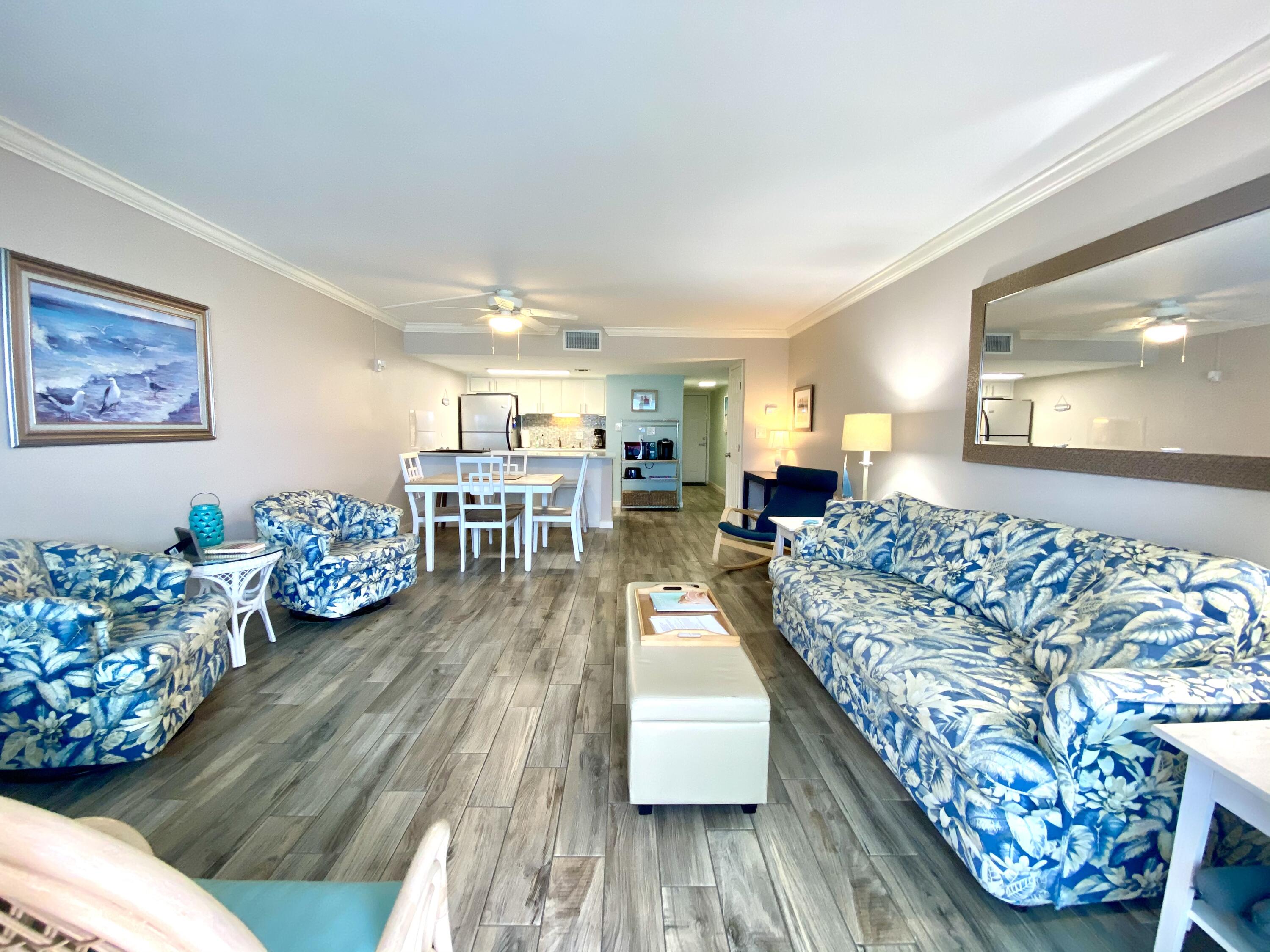 HOLIDAY SURF & RACQUET CLUB - Residential