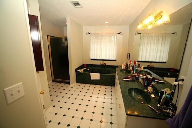 PARKWOOD ESTATES PH 5 - Residential Lease