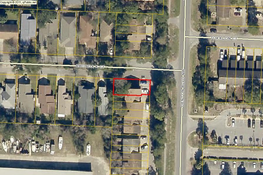 Check out this central located 2 bedroom one and half bath Town Home near High School. Currently Rented until end of May. Property SOLD AS IS.