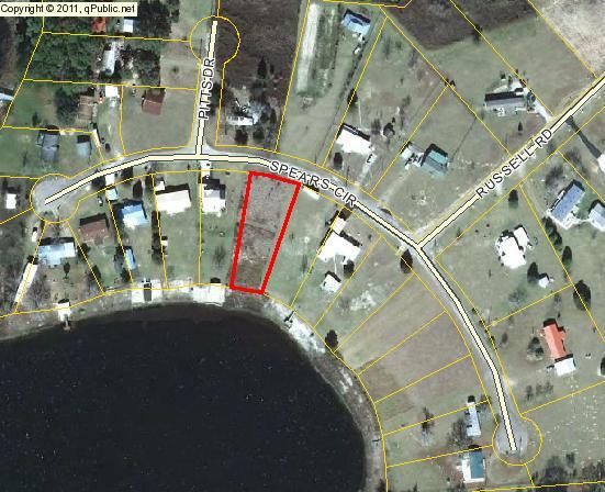 Beautiful waterfront lot with a view of the King's Lake channel around the island. City water available through the City of DeFuniak Springs.