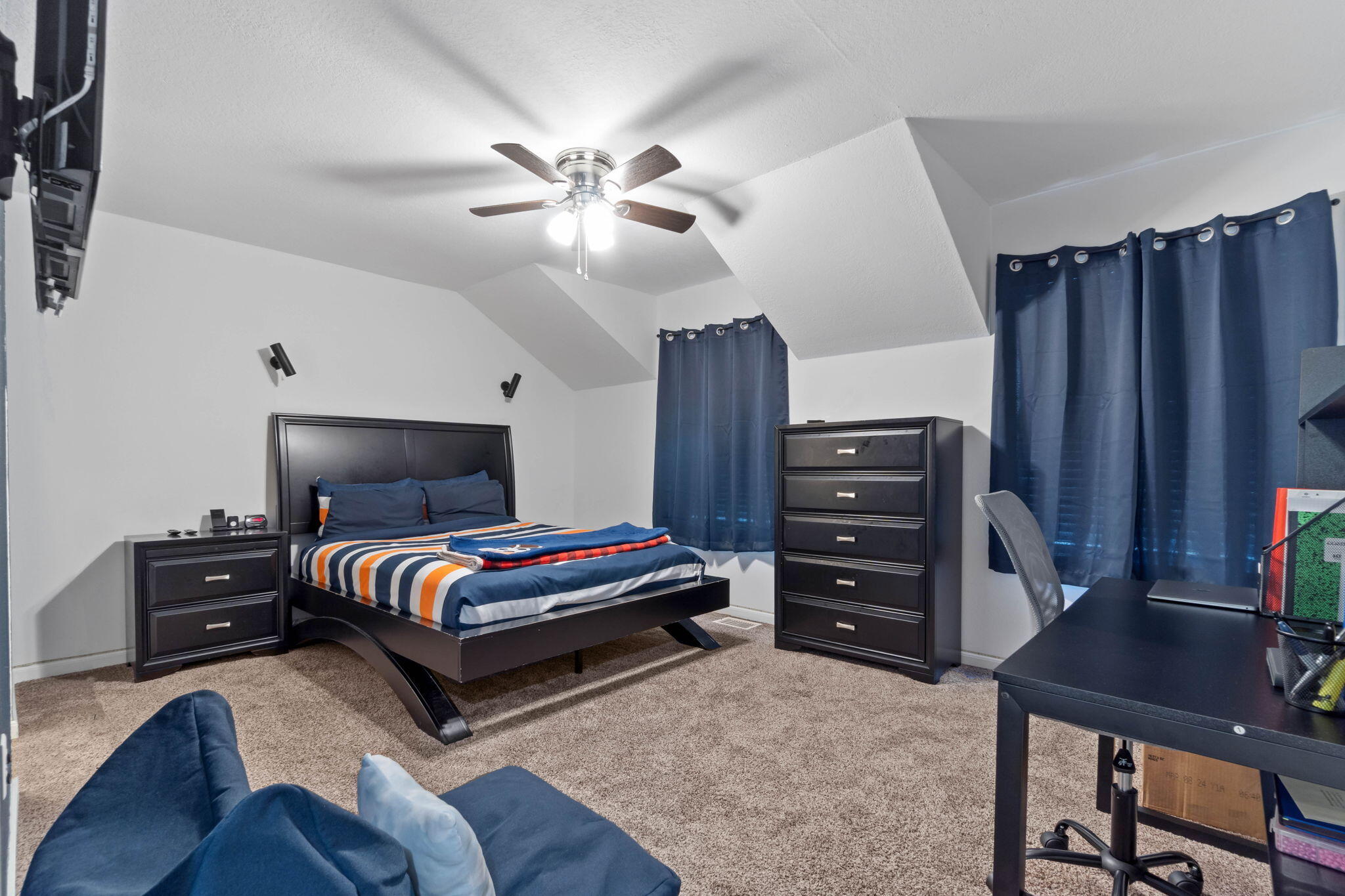 CLOVERDALE LAKE - Residential