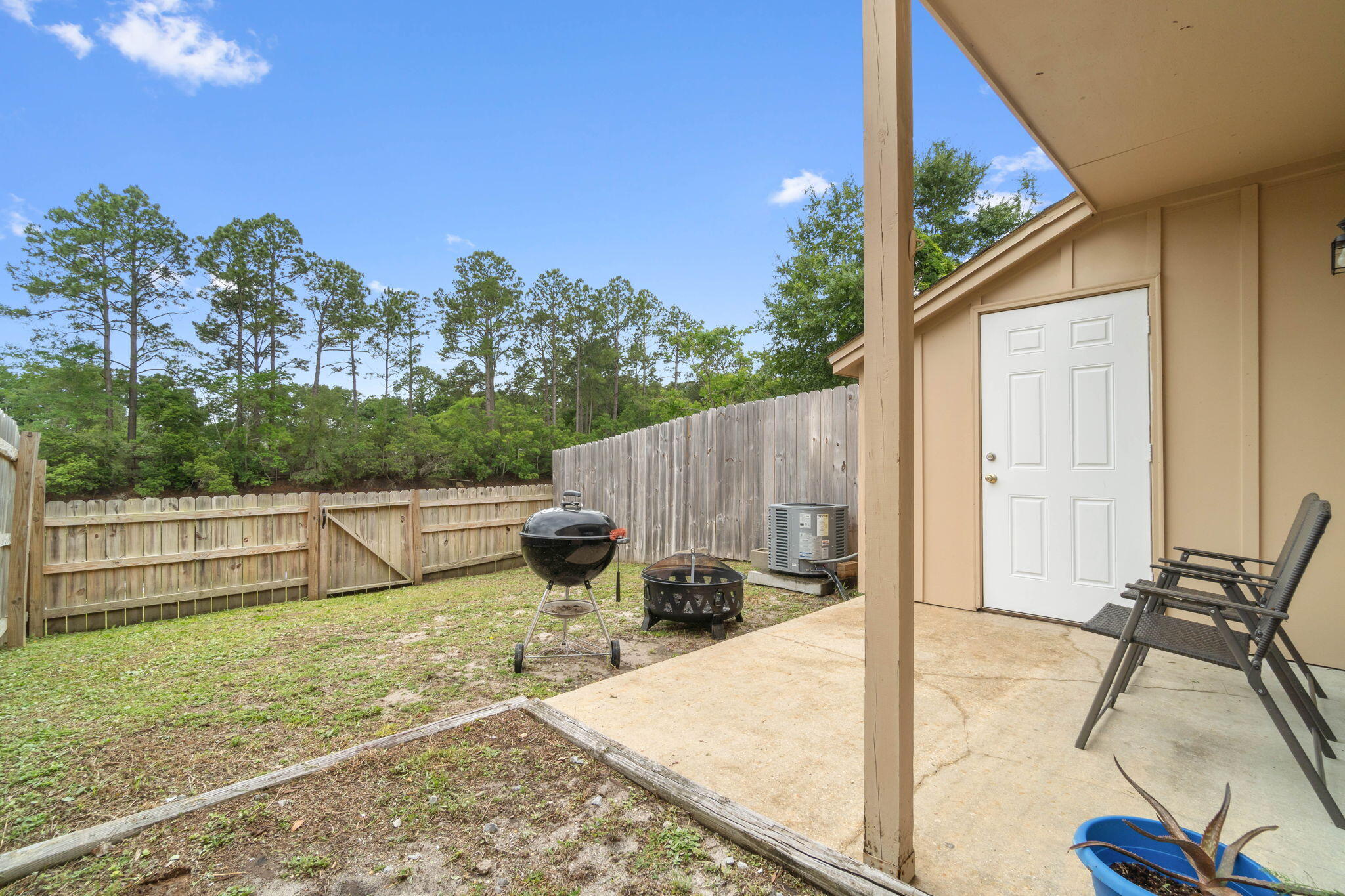 CLOVERDALE LAKE - Residential