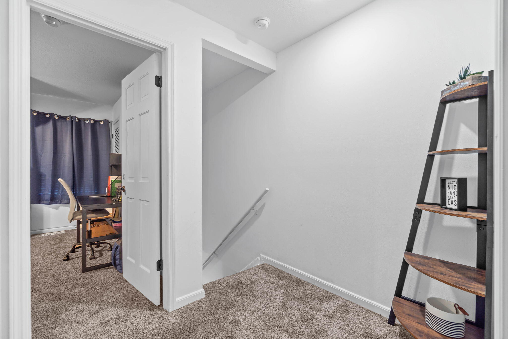 CLOVERDALE LAKE - Residential