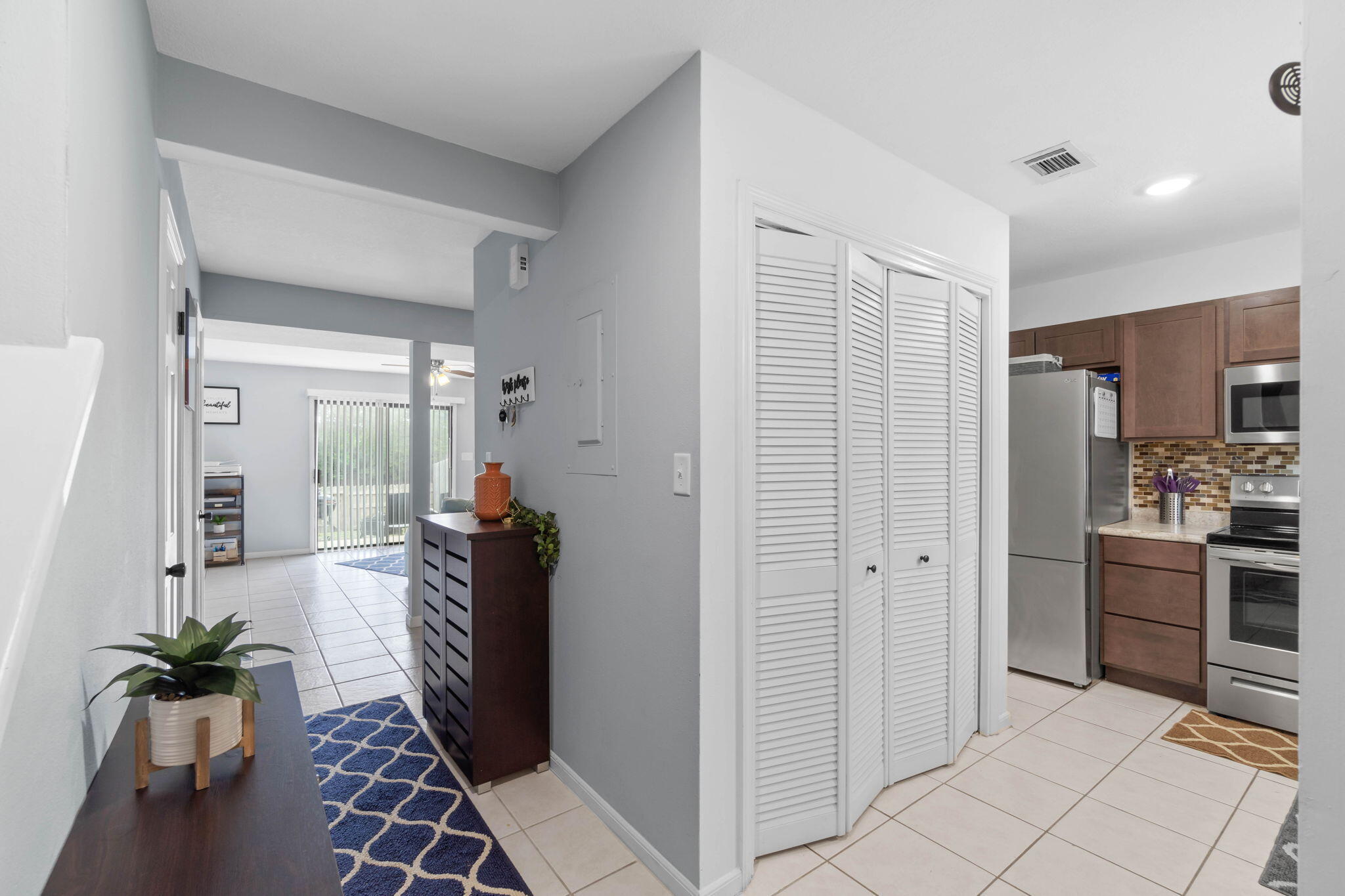 CLOVERDALE LAKE - Residential