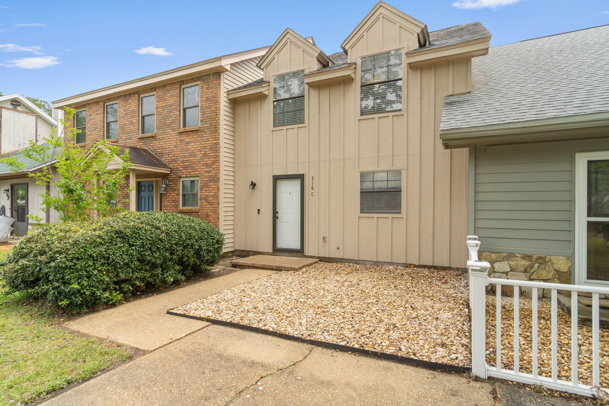 CLOVERDALE LAKE - Residential