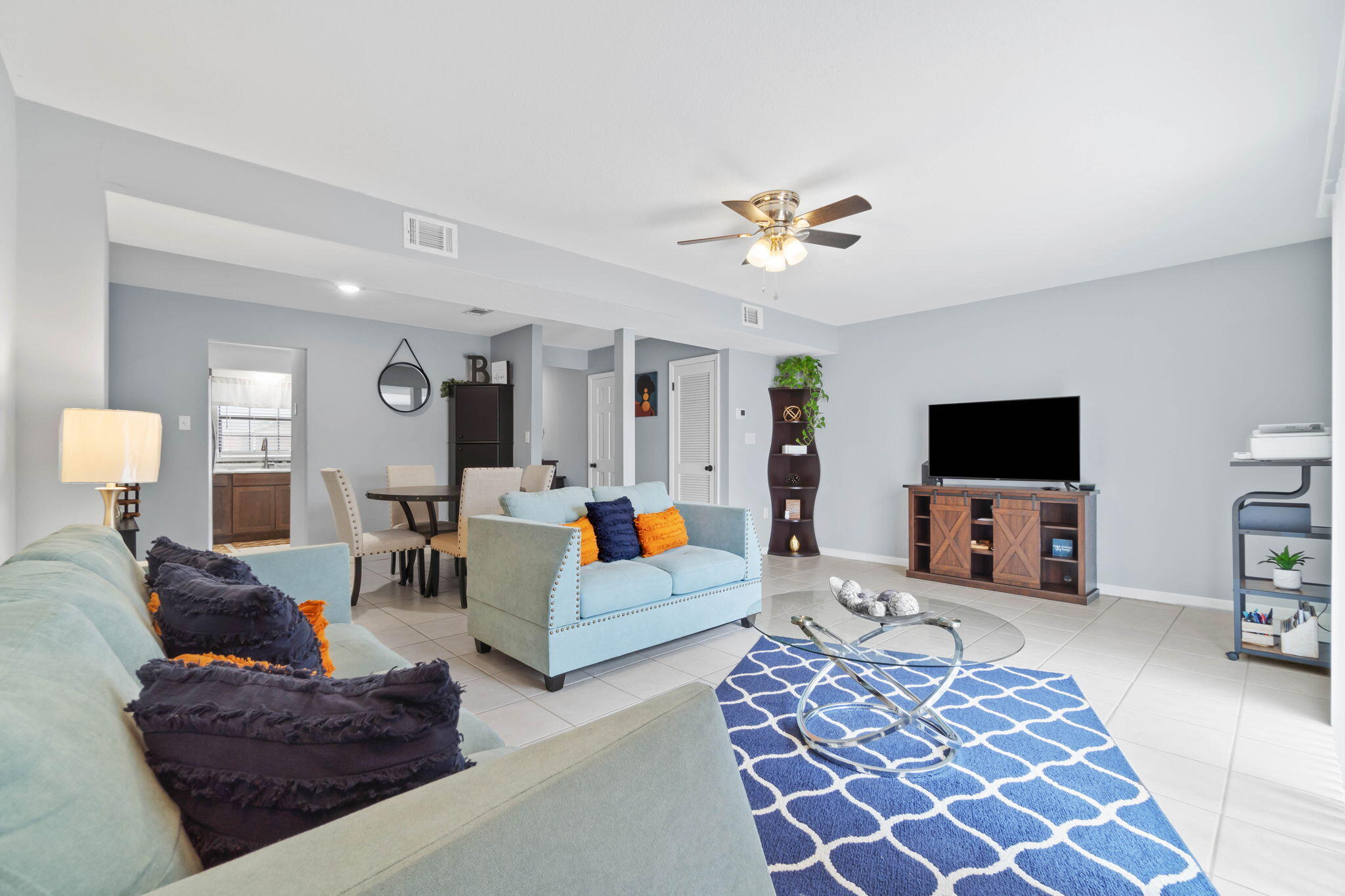 CLOVERDALE LAKE - Residential