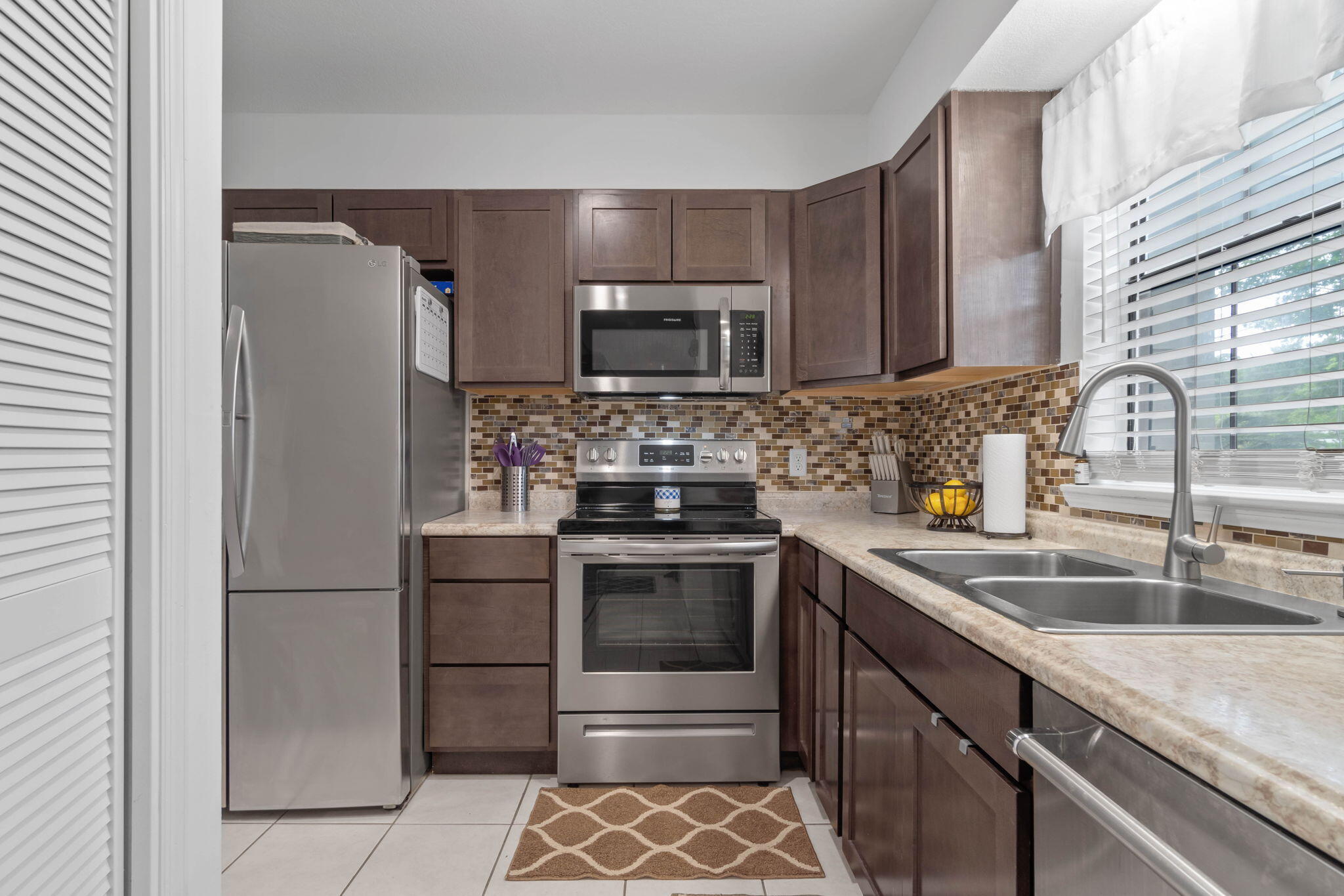 CLOVERDALE LAKE - Residential