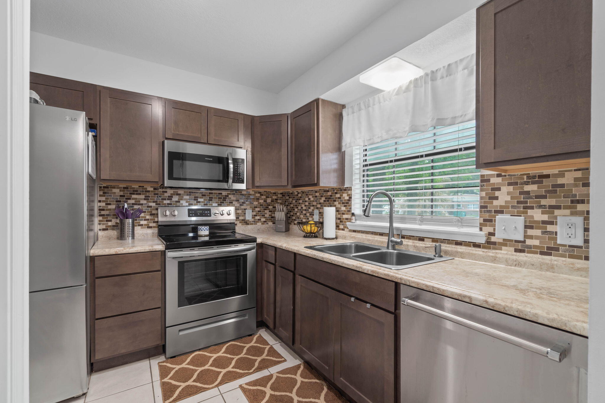 CLOVERDALE LAKE - Residential