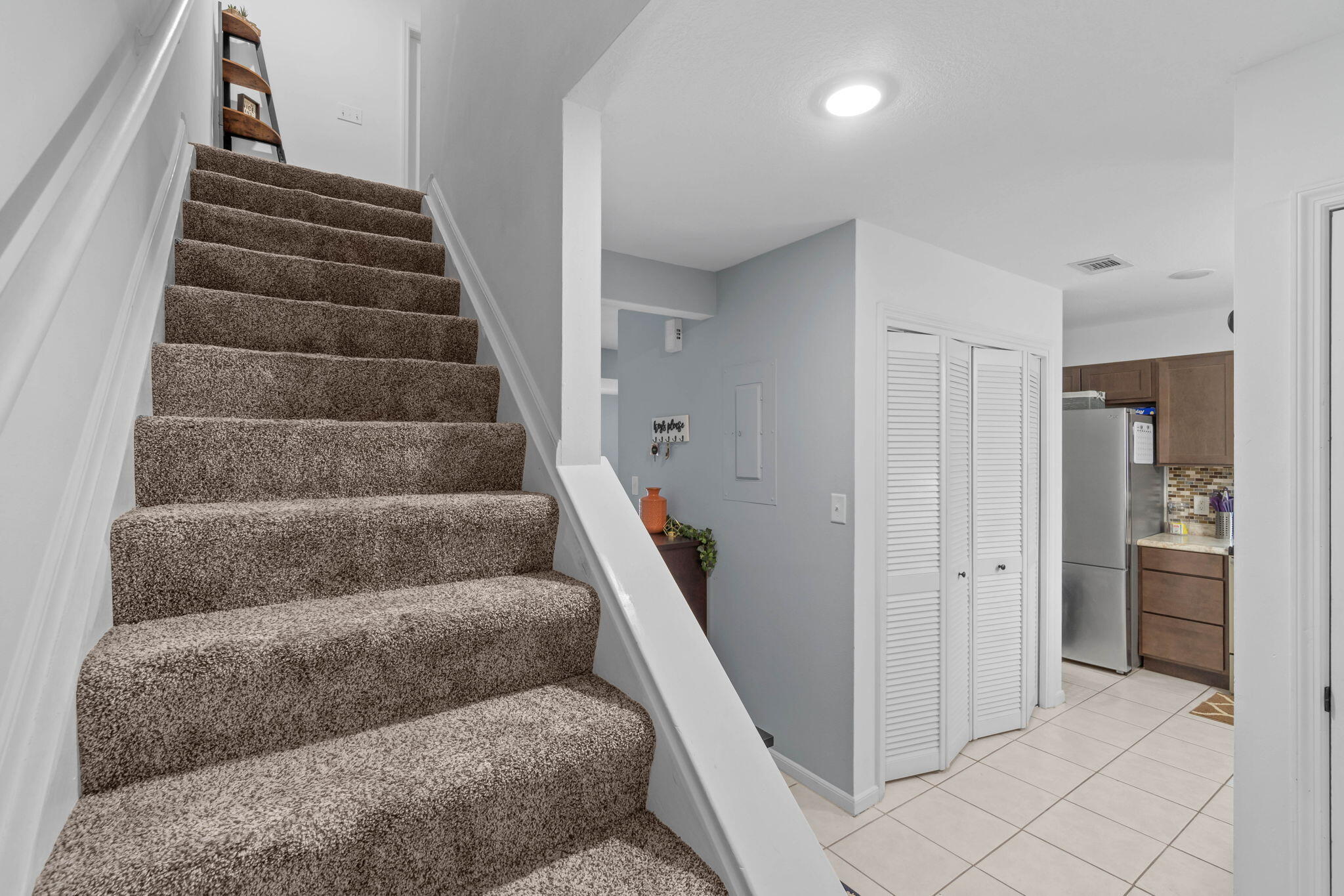 CLOVERDALE LAKE - Residential