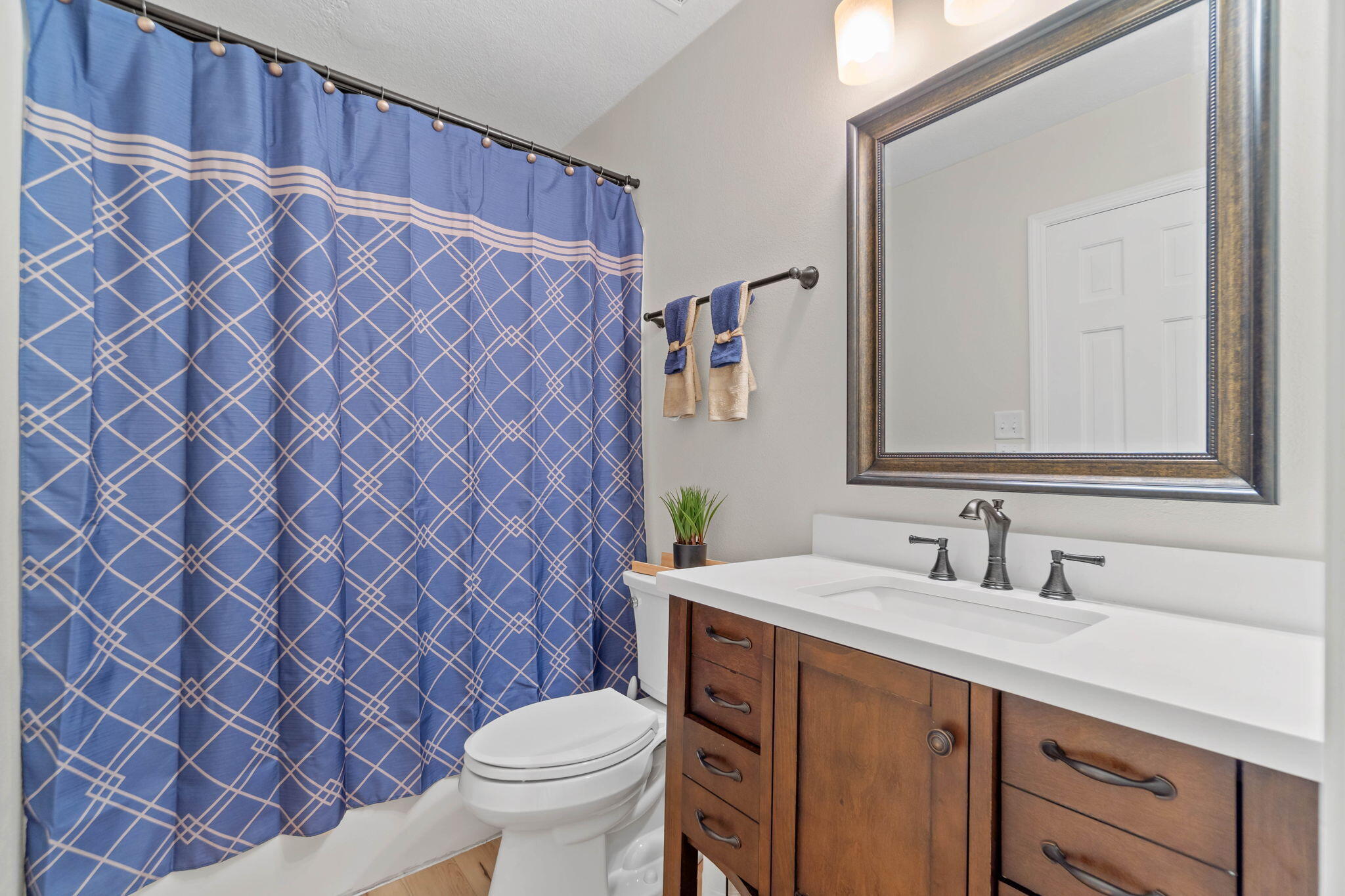 CLOVERDALE LAKE - Residential