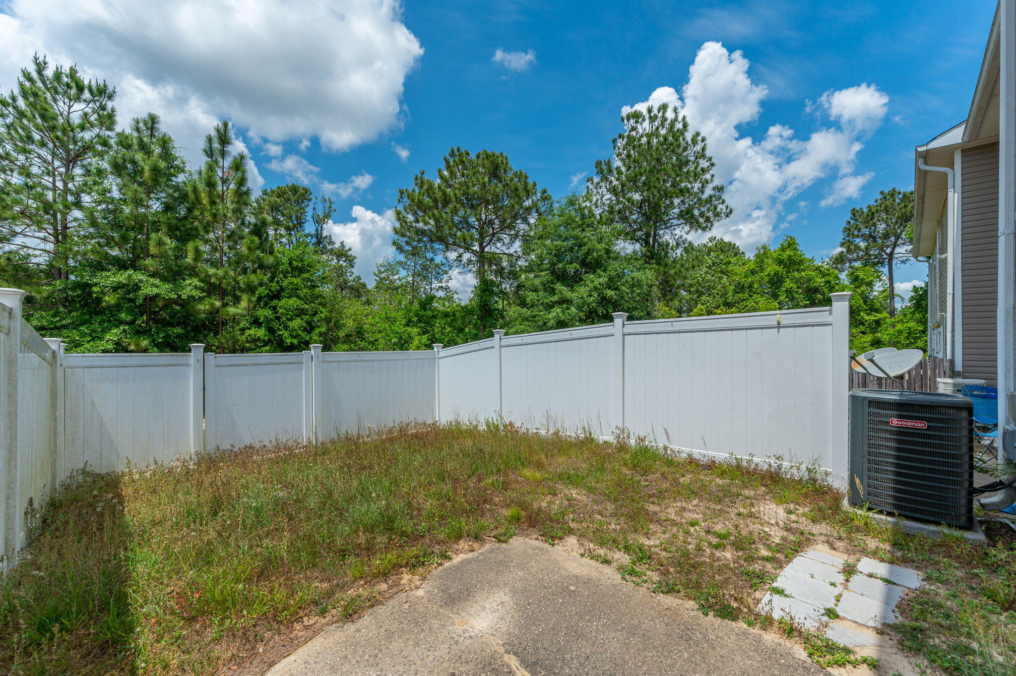 ROLLING PINES - Residential Lease