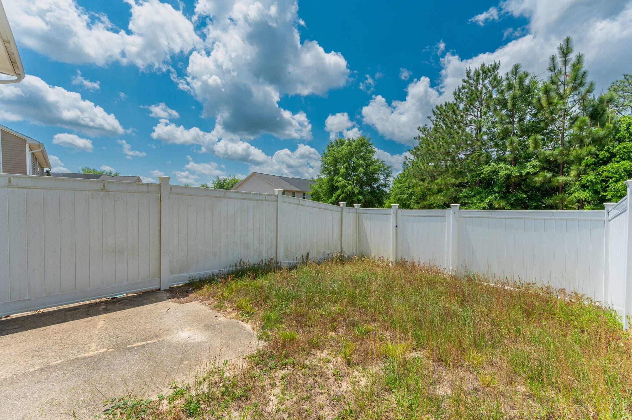 ROLLING PINES - Residential Lease