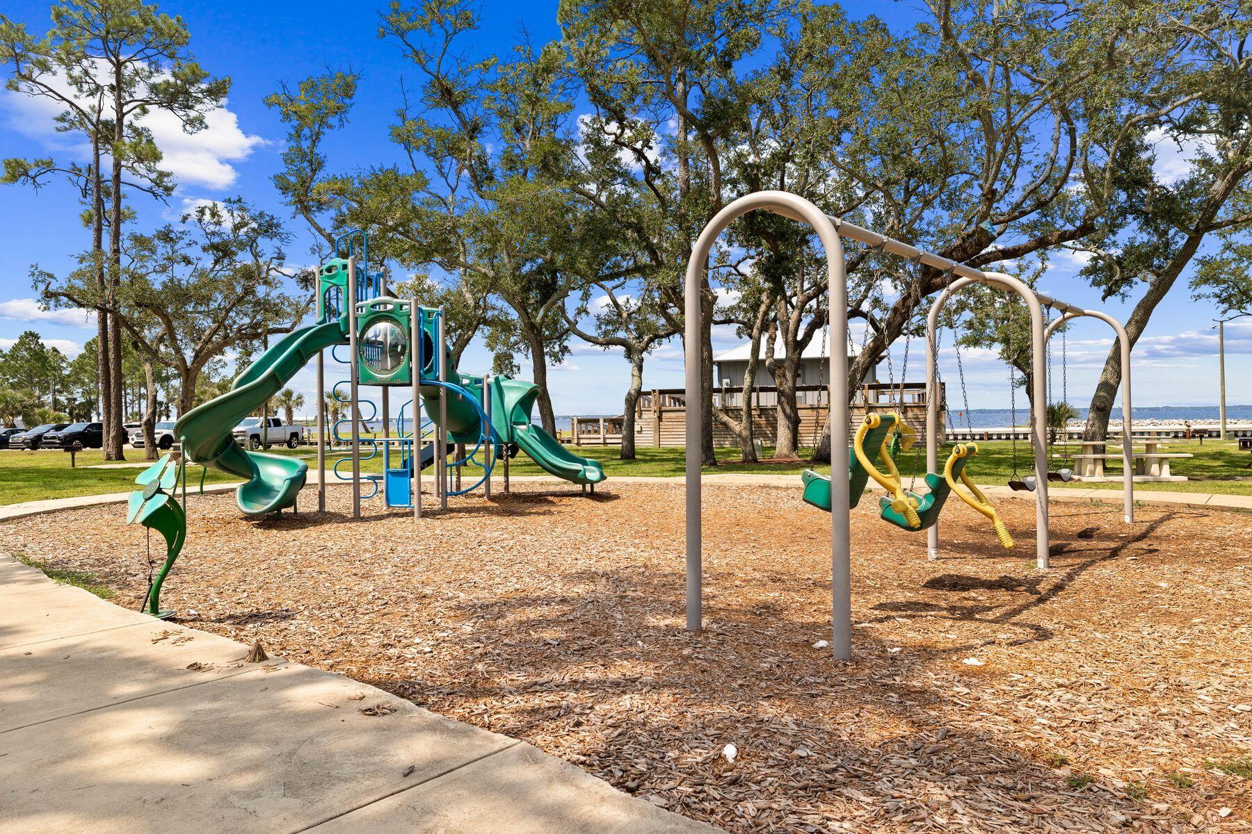 BAY GROVE - Residential