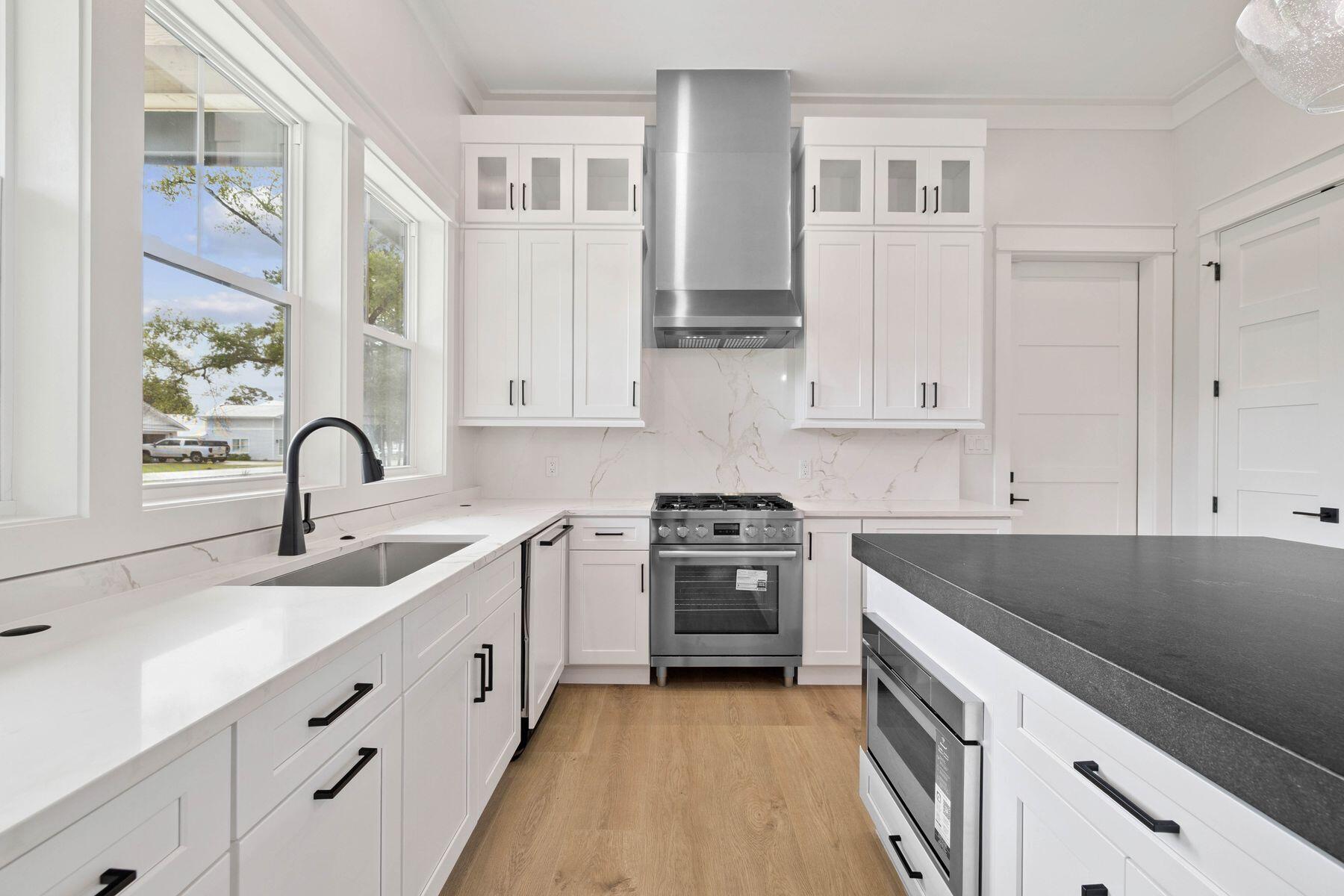 BAY GROVE - Residential