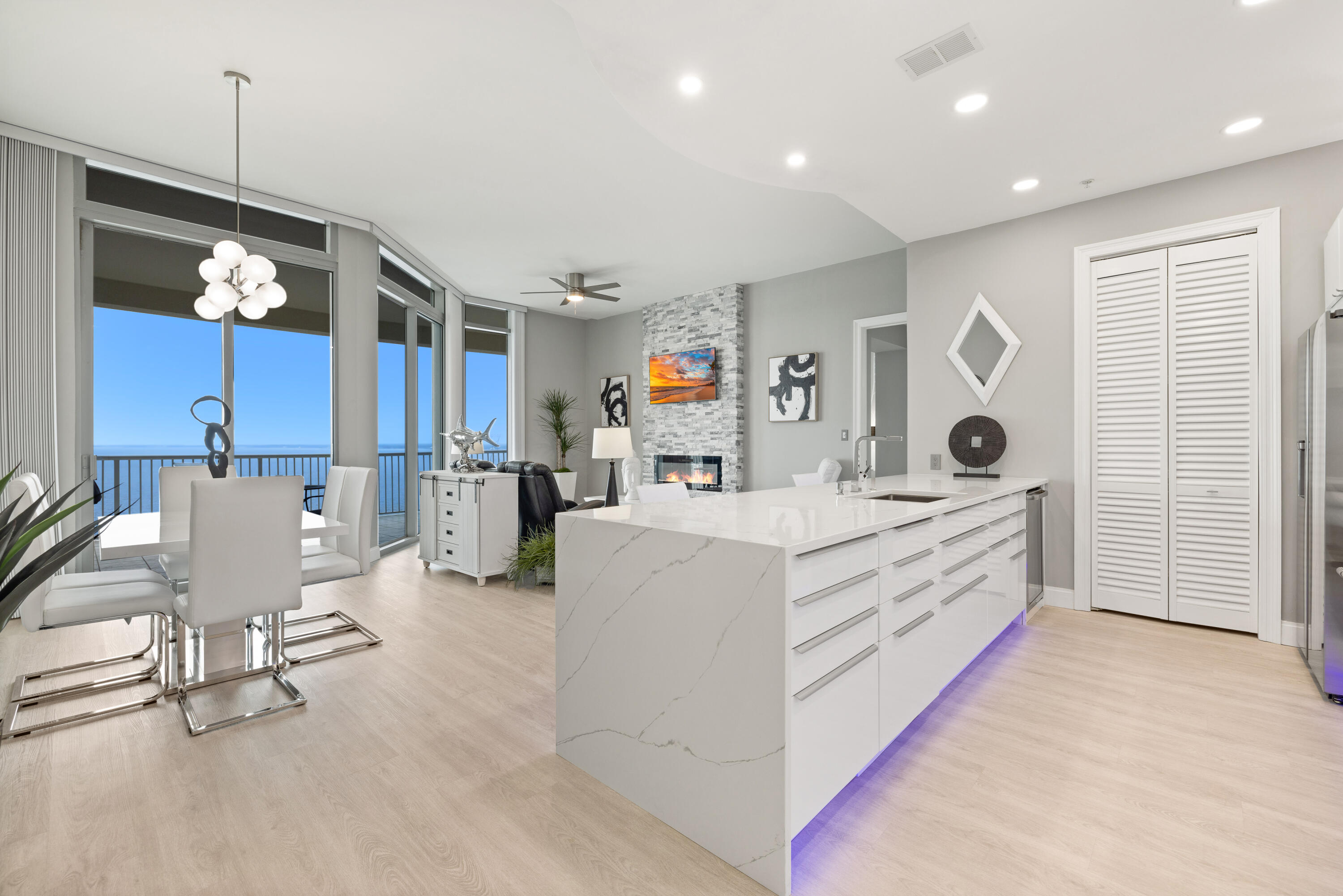 MARINA LANDING - Residential