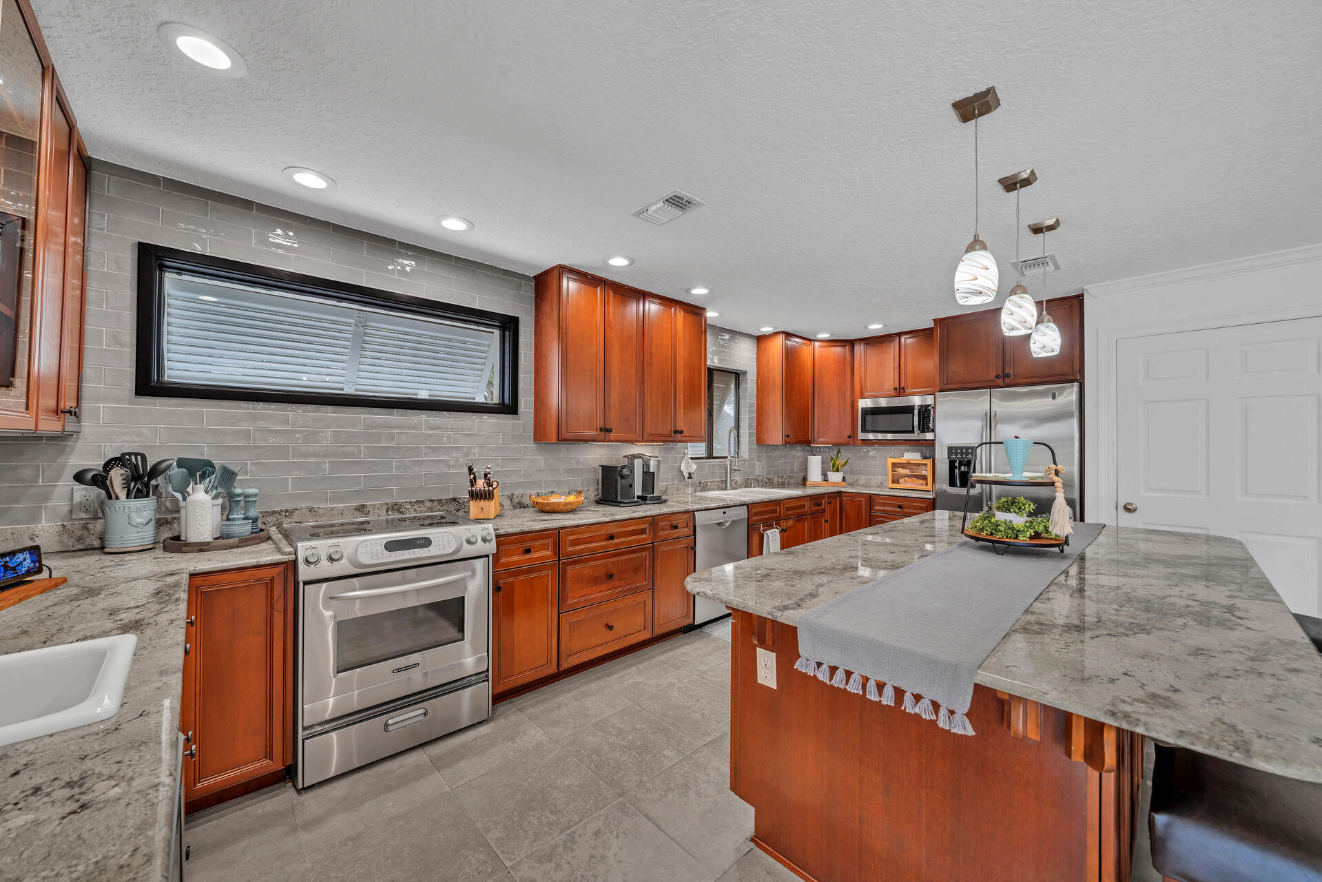 HOLIDAY ISLE - Residential