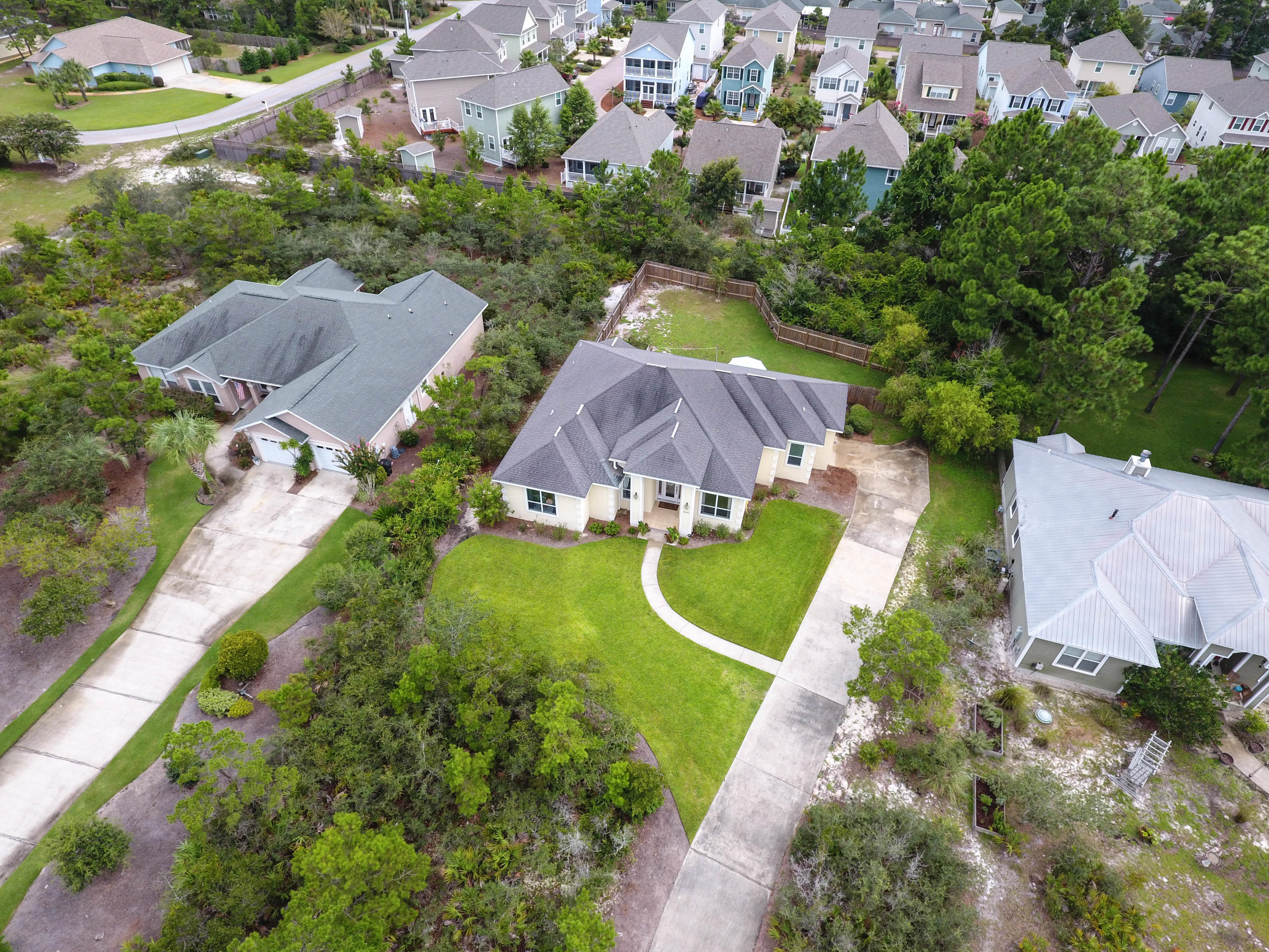 COUNTRY CLUB ESTATES - Residential