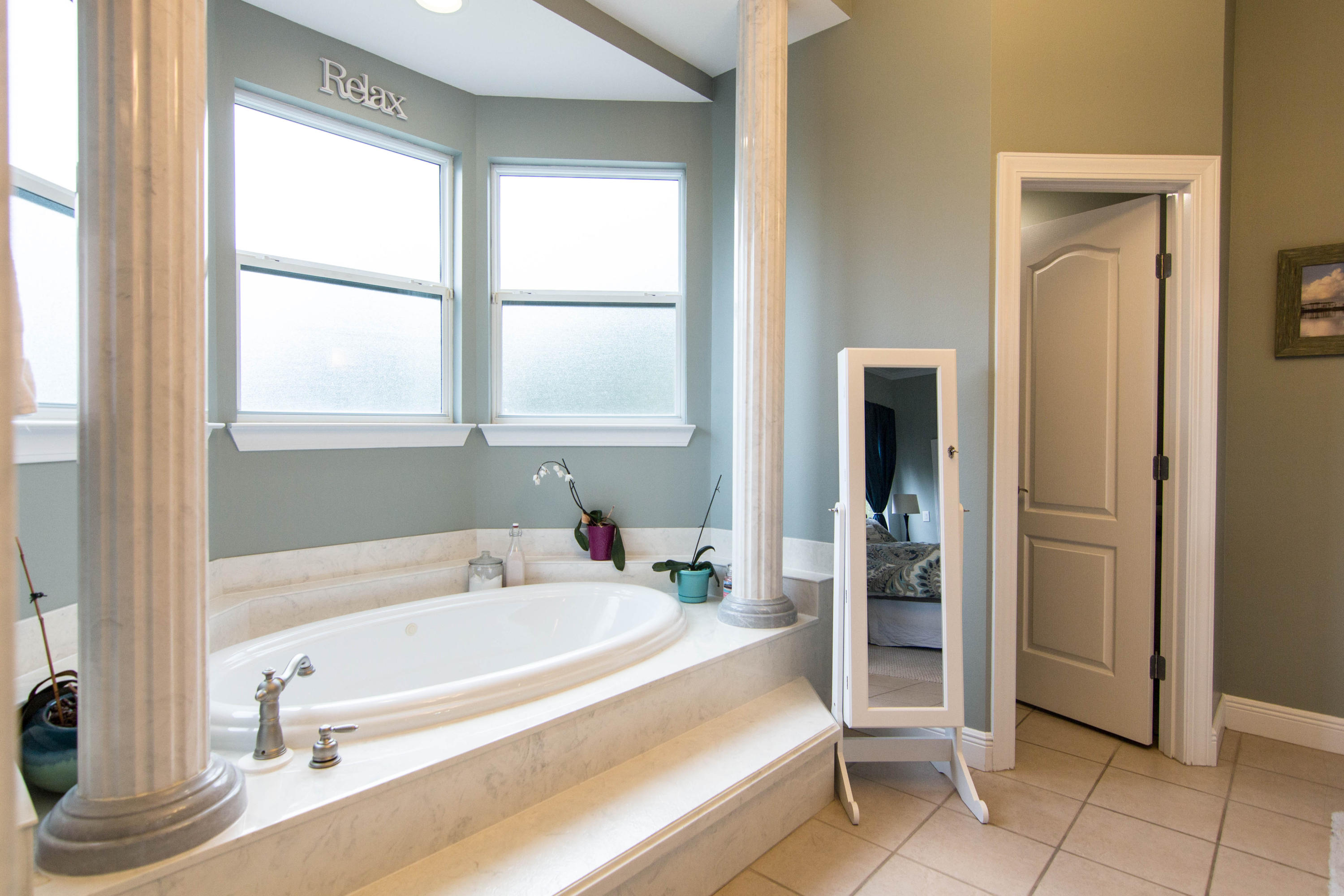 COUNTRY CLUB ESTATES - Residential