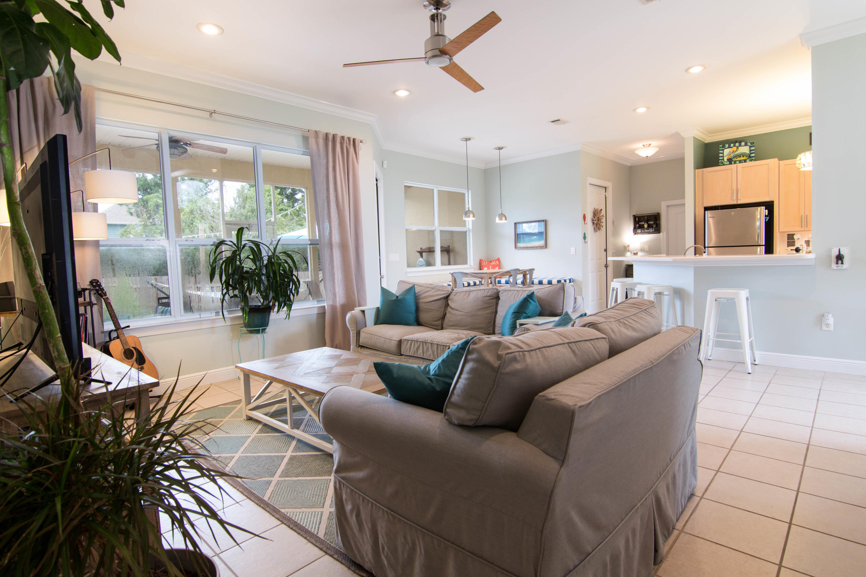 COUNTRY CLUB ESTATES - Residential