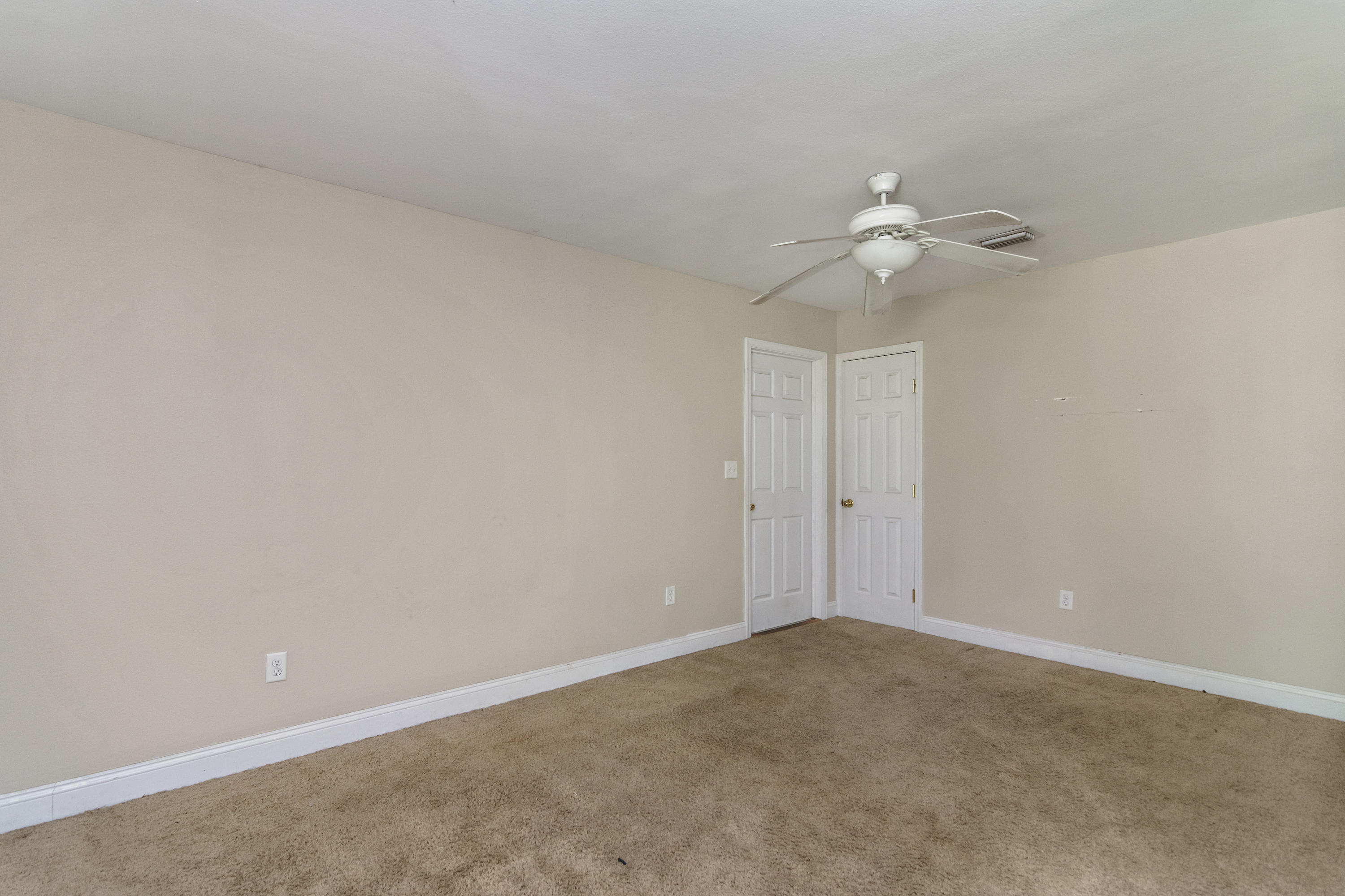 VALPARAISO PINECREST 6 - Residential Lease