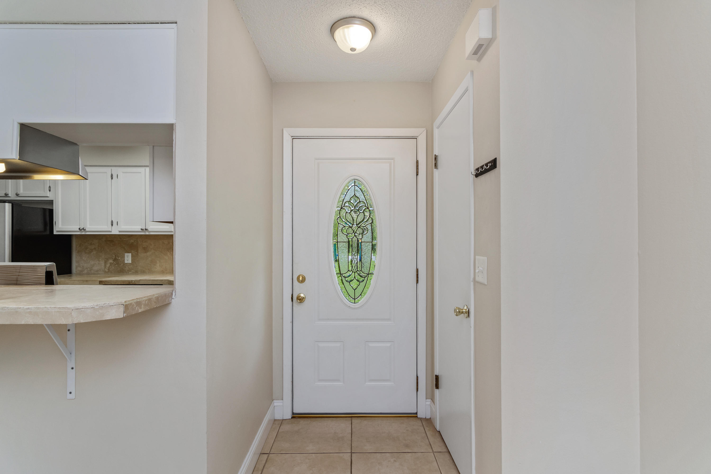 VALPARAISO PINECREST 6 - Residential Lease