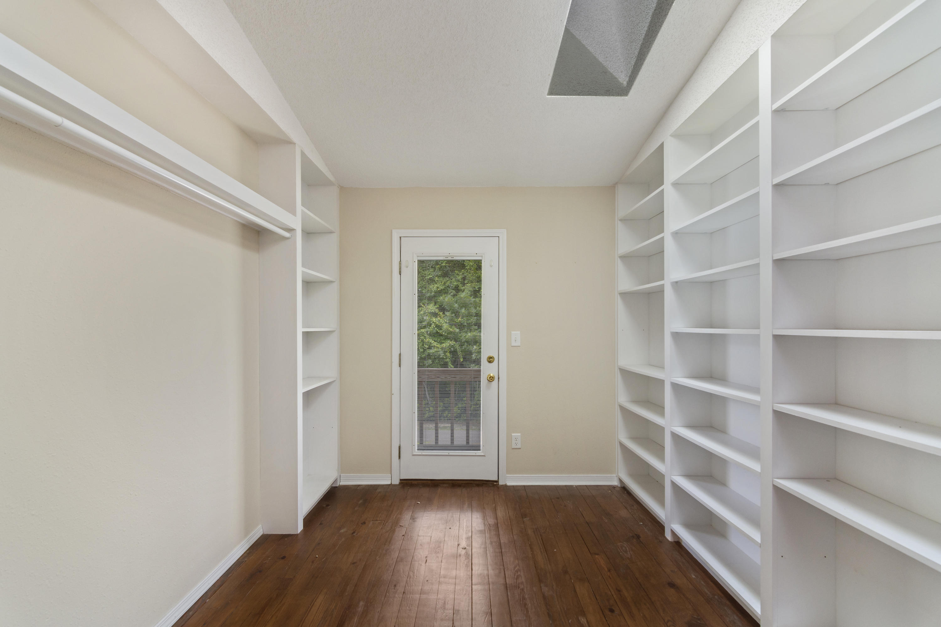 VALPARAISO PINECREST 6 - Residential Lease