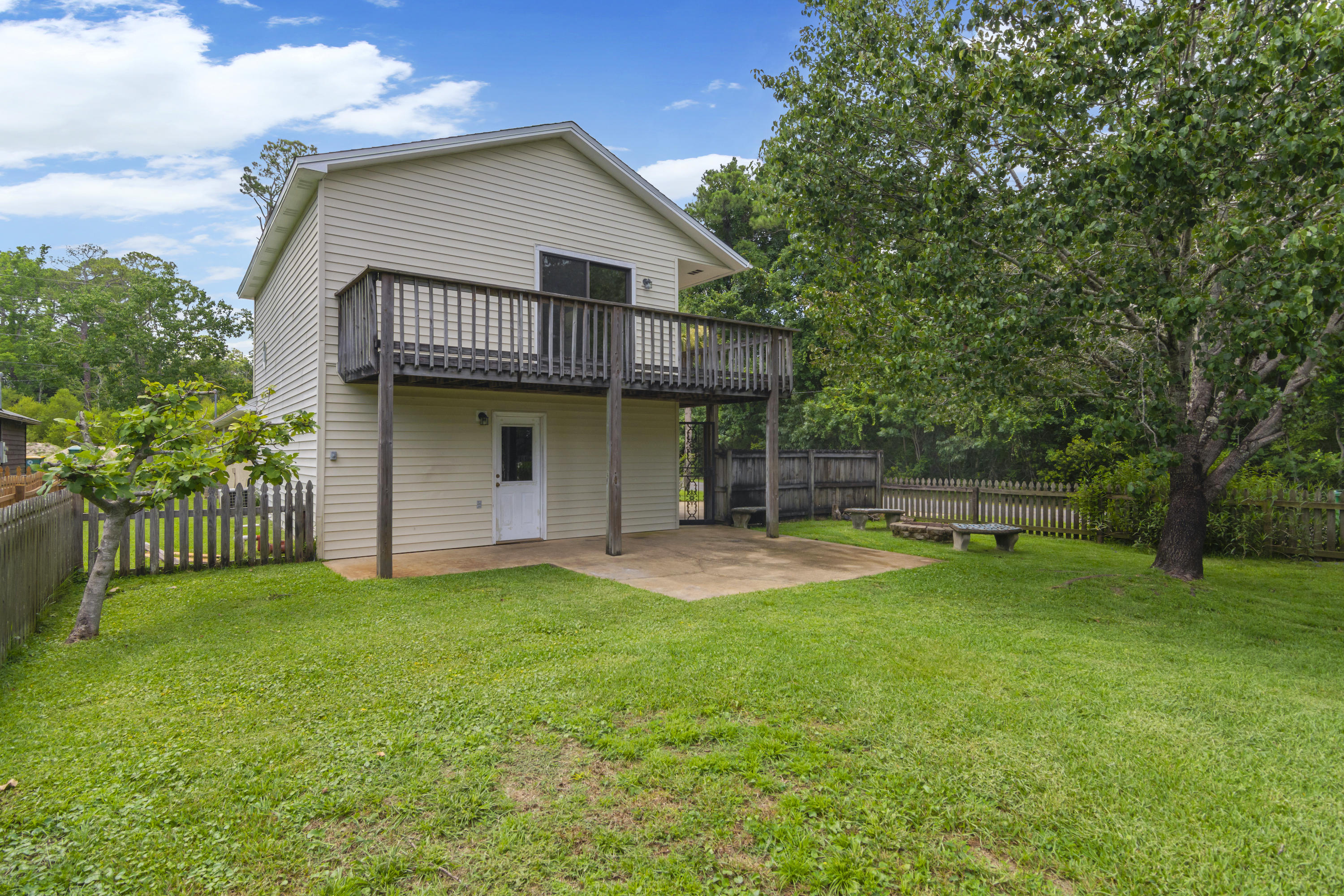 VALPARAISO PINECREST 6 - Residential Lease