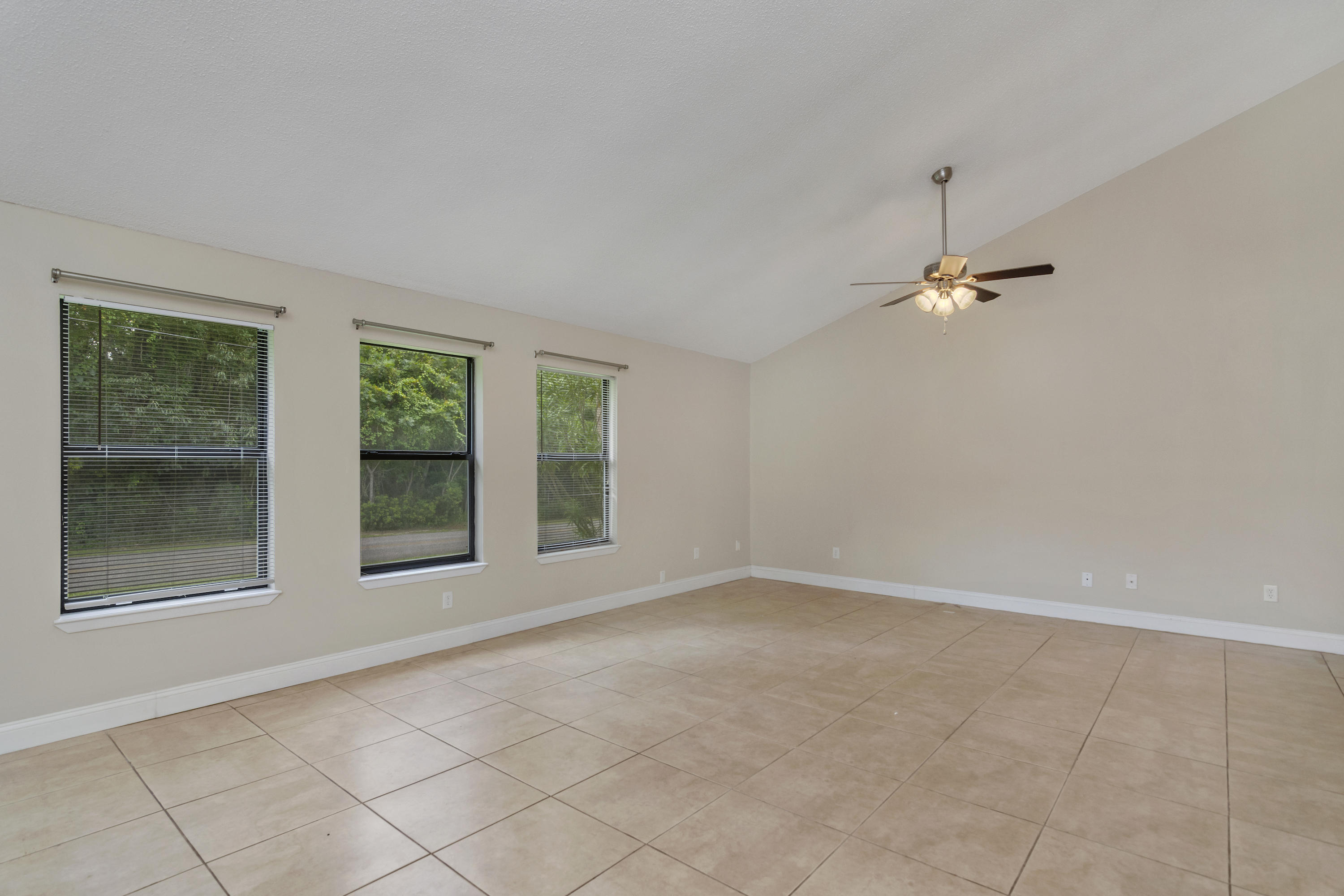 VALPARAISO PINECREST 6 - Residential Lease