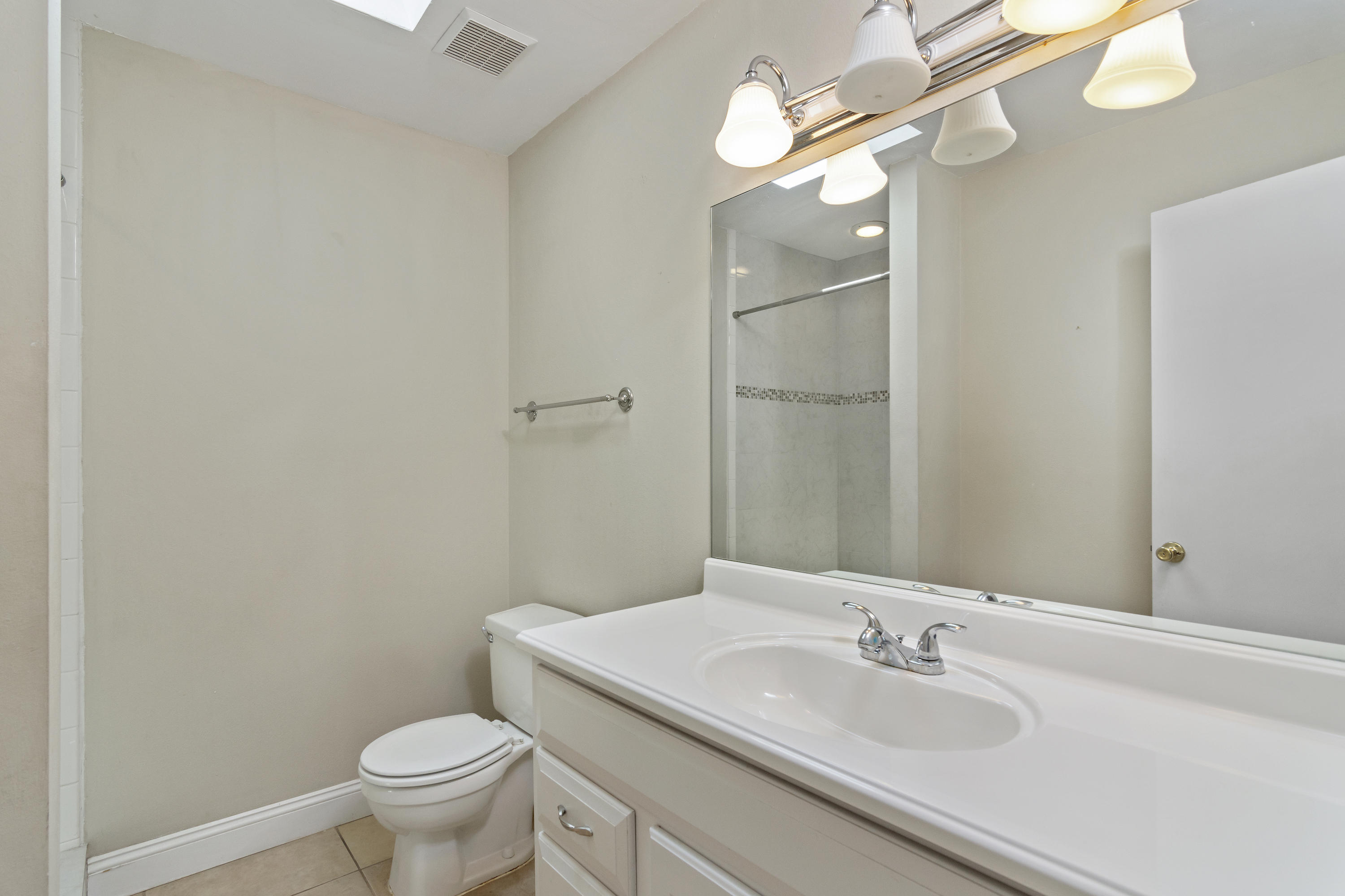 VALPARAISO PINECREST 6 - Residential Lease