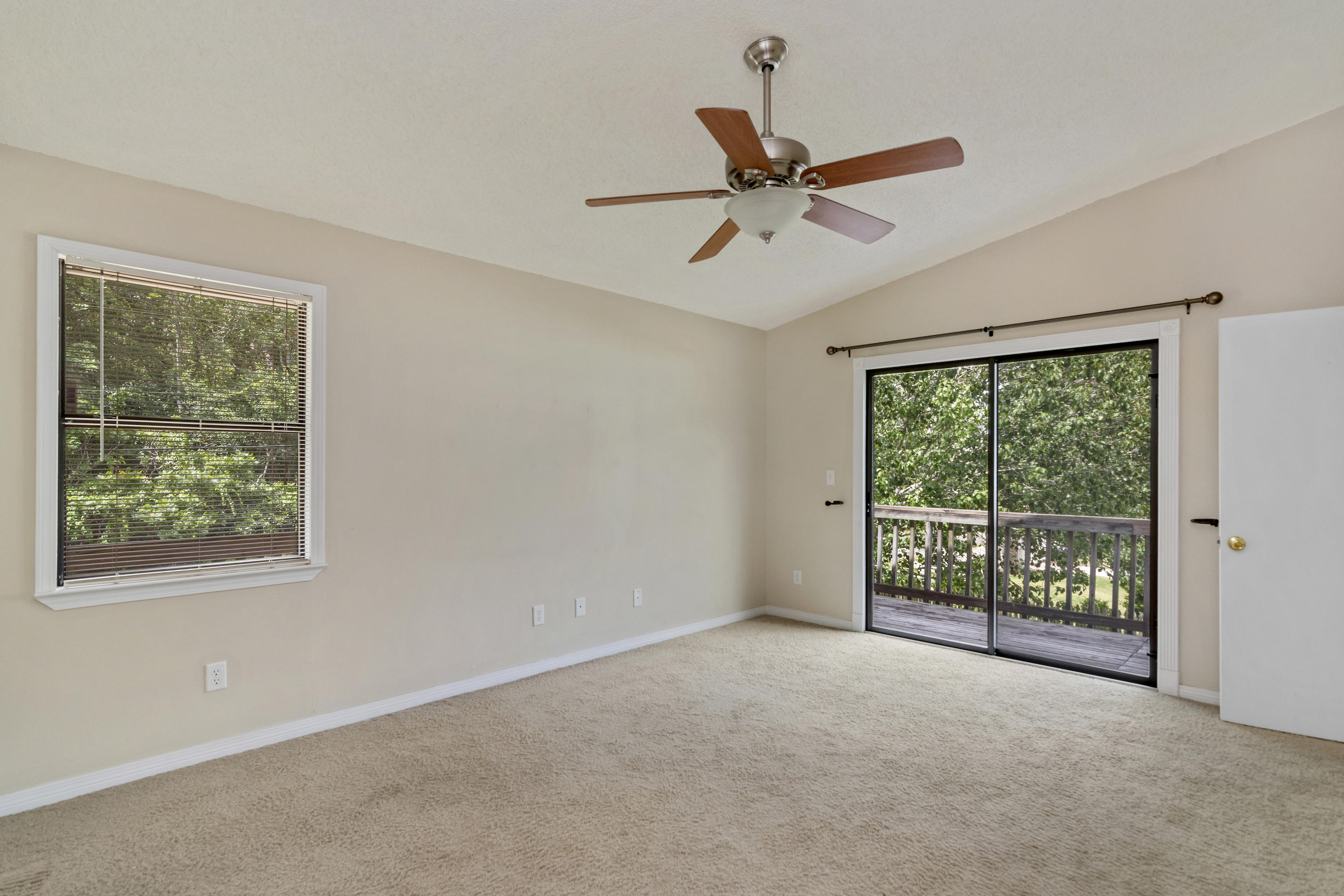 VALPARAISO PINECREST 6 - Residential Lease