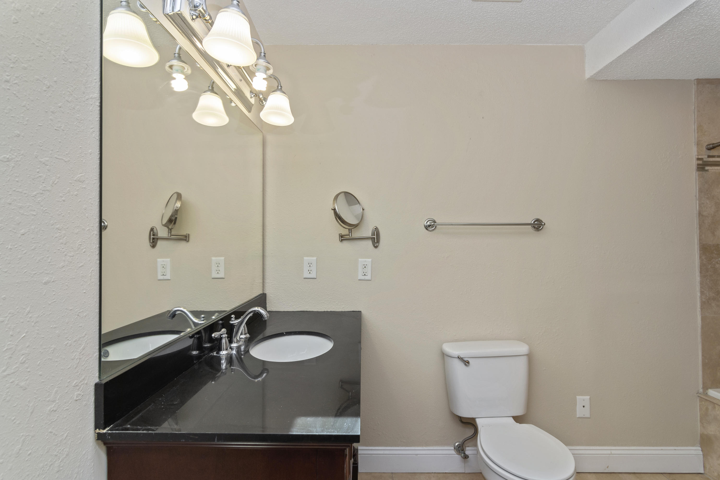 VALPARAISO PINECREST 6 - Residential Lease