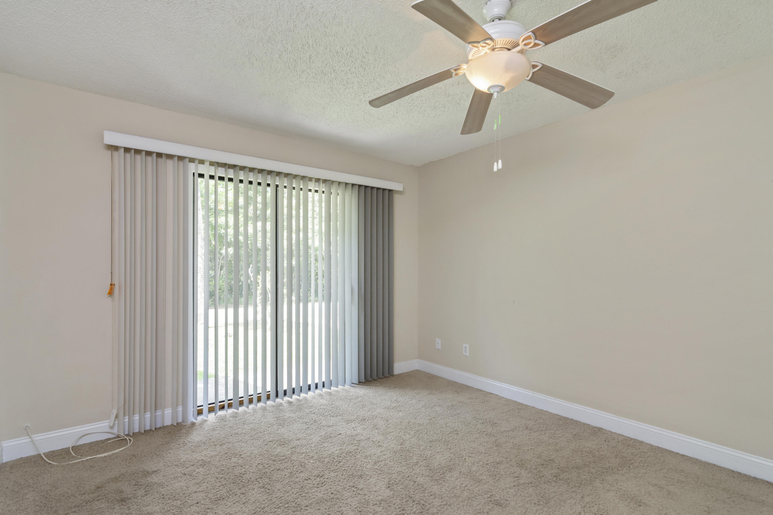 VALPARAISO PINECREST 6 - Residential Lease