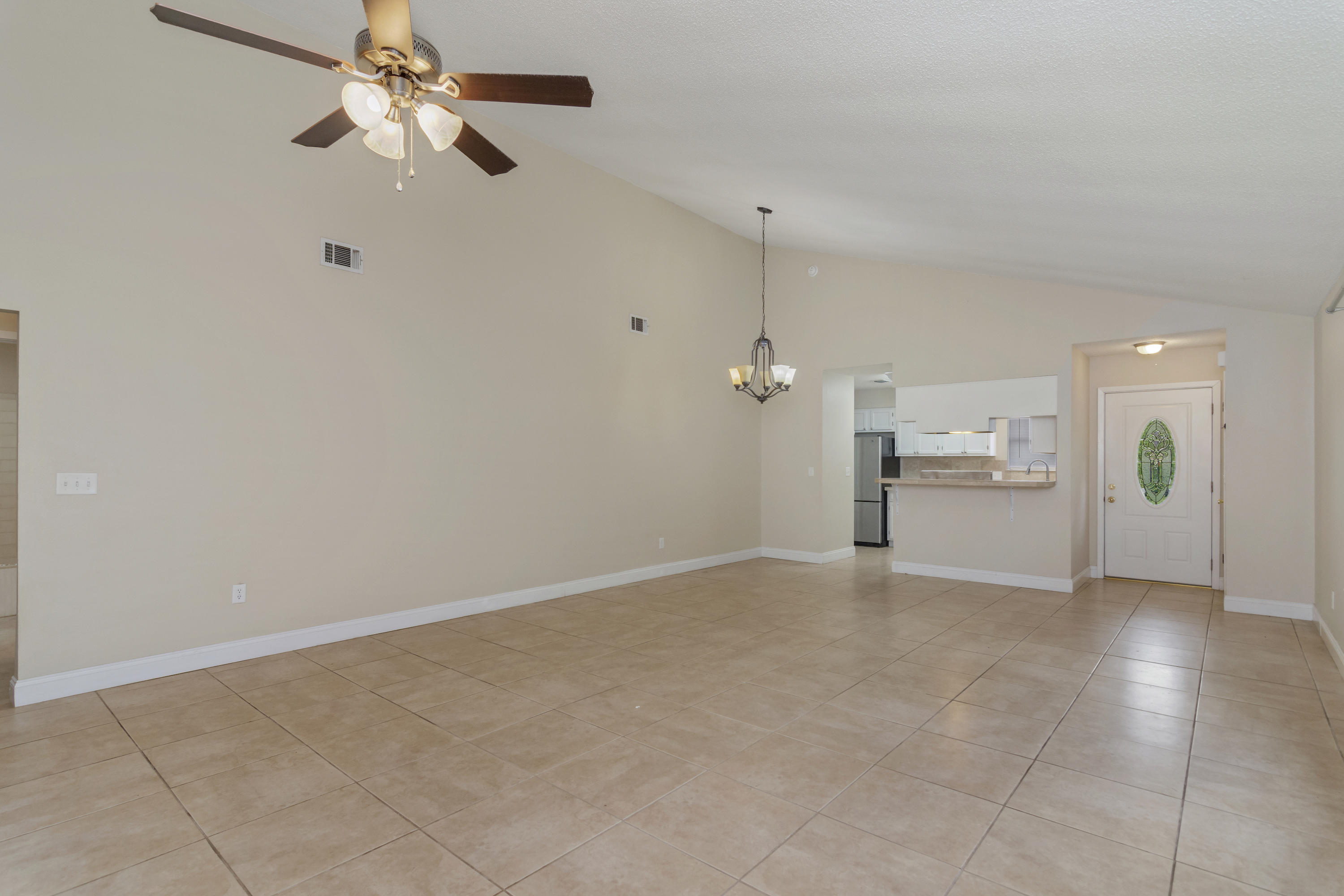 VALPARAISO PINECREST 6 - Residential Lease